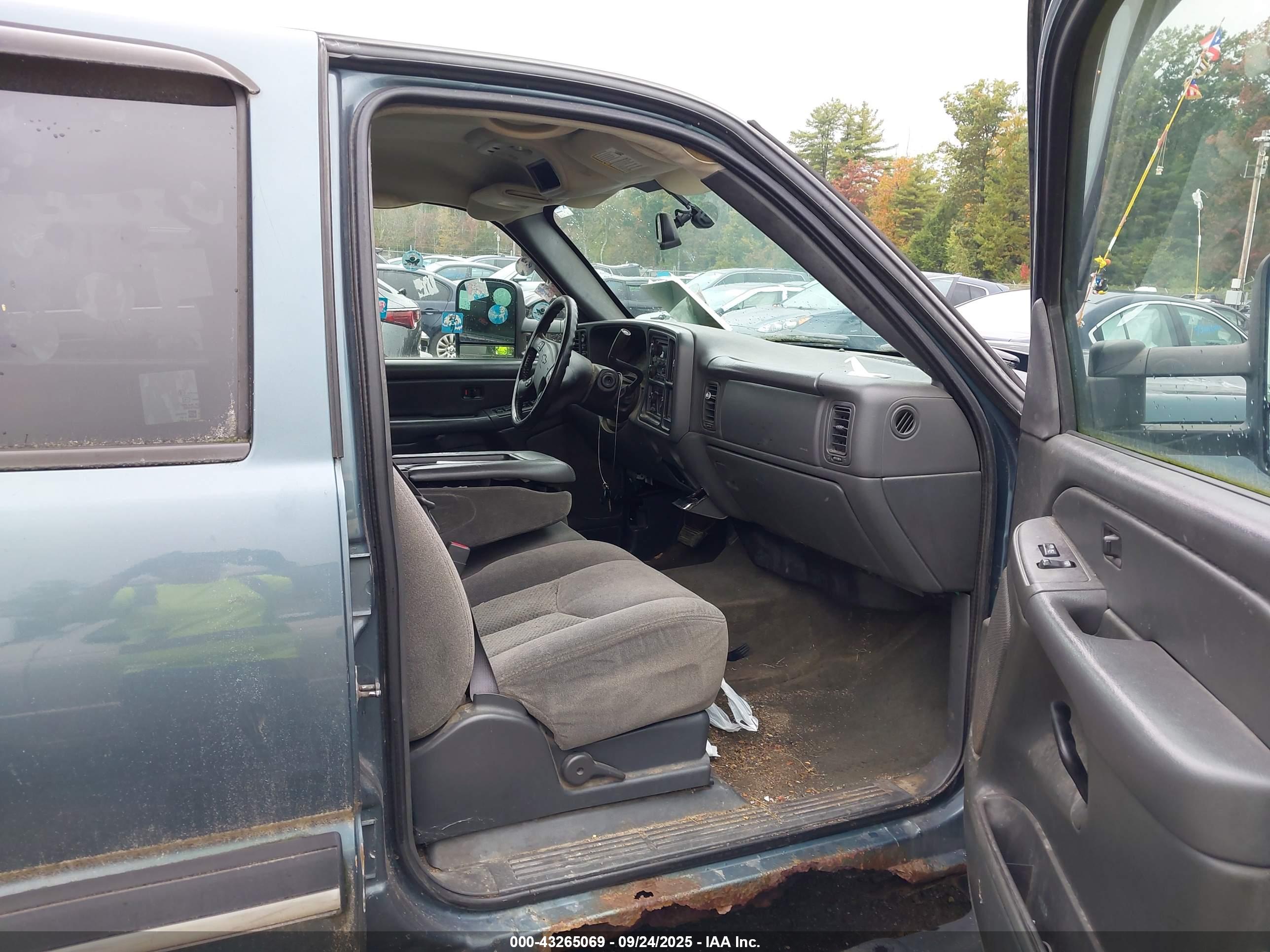 CHEVROLET SILVERADO image 5