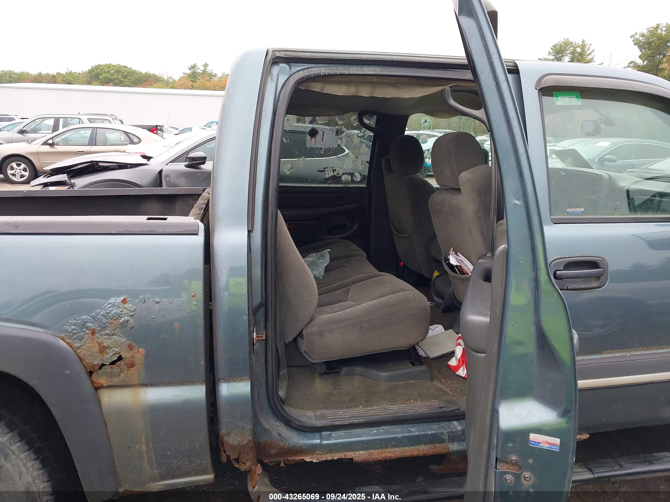 CHEVROLET SILVERADO image 8