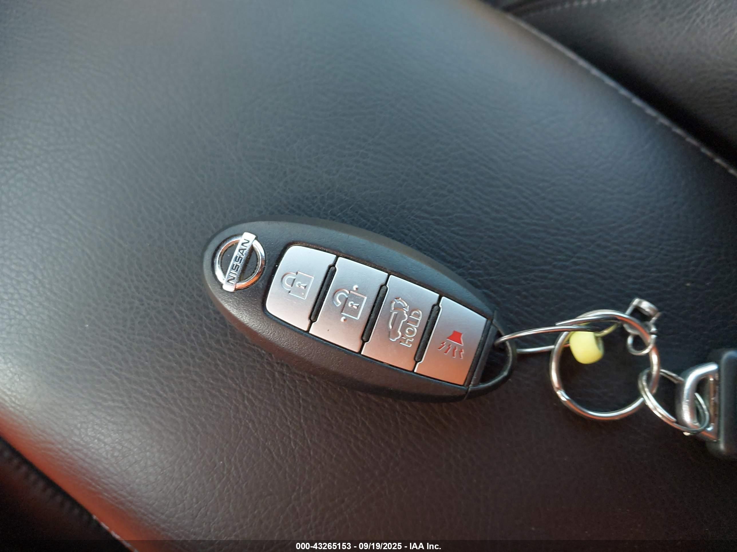 NISSAN ROGUE image 11