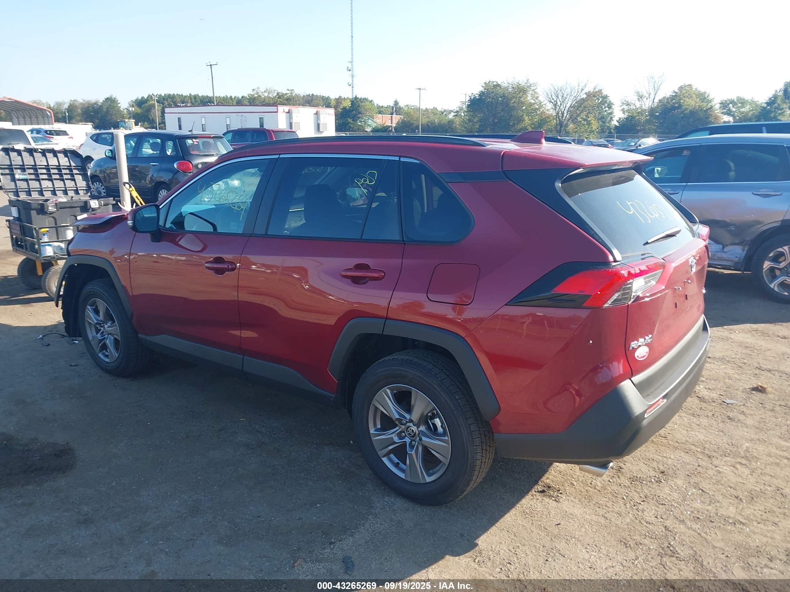 TOYOTA RAV4 image 3