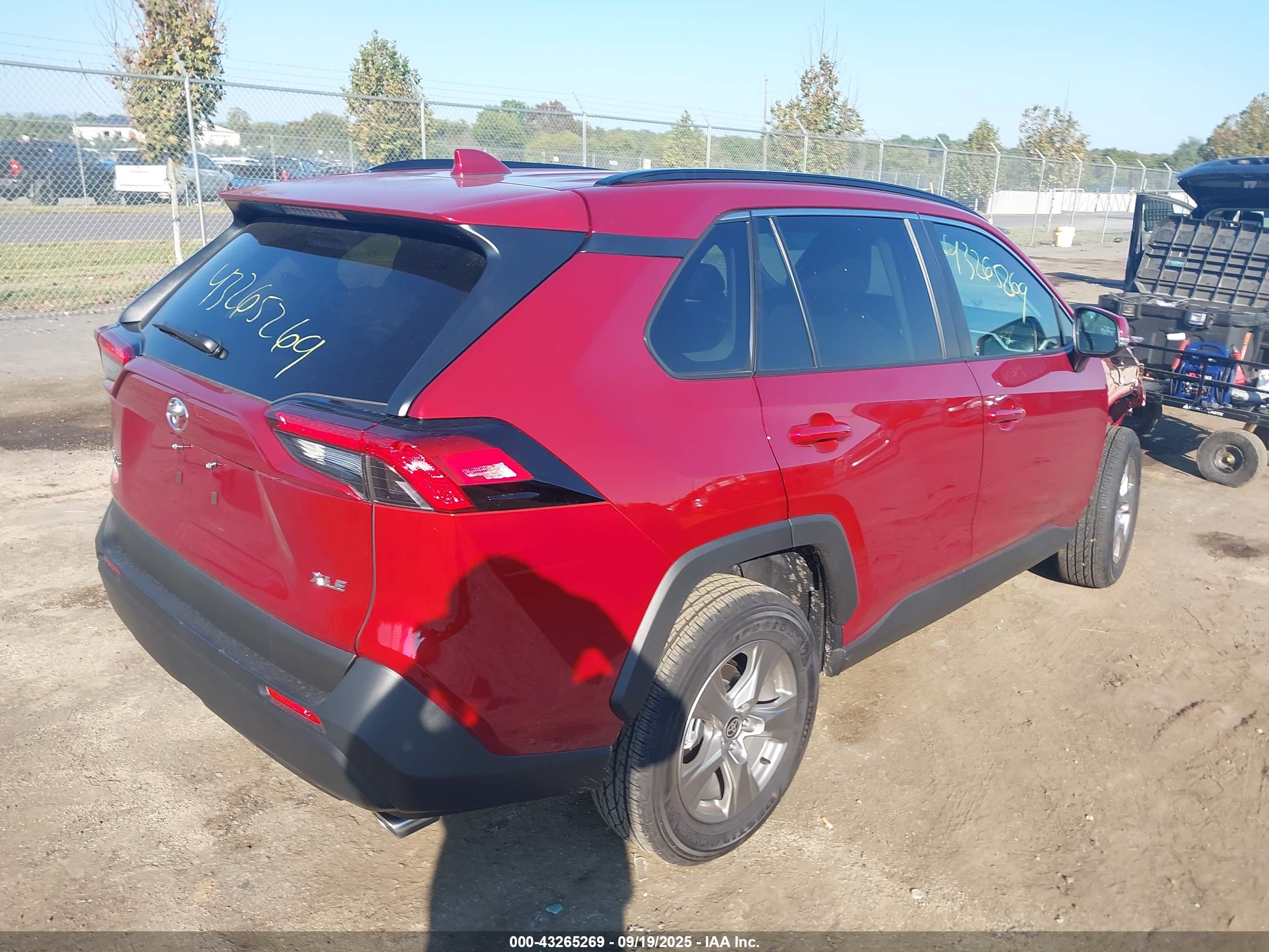 TOYOTA RAV4 image 4