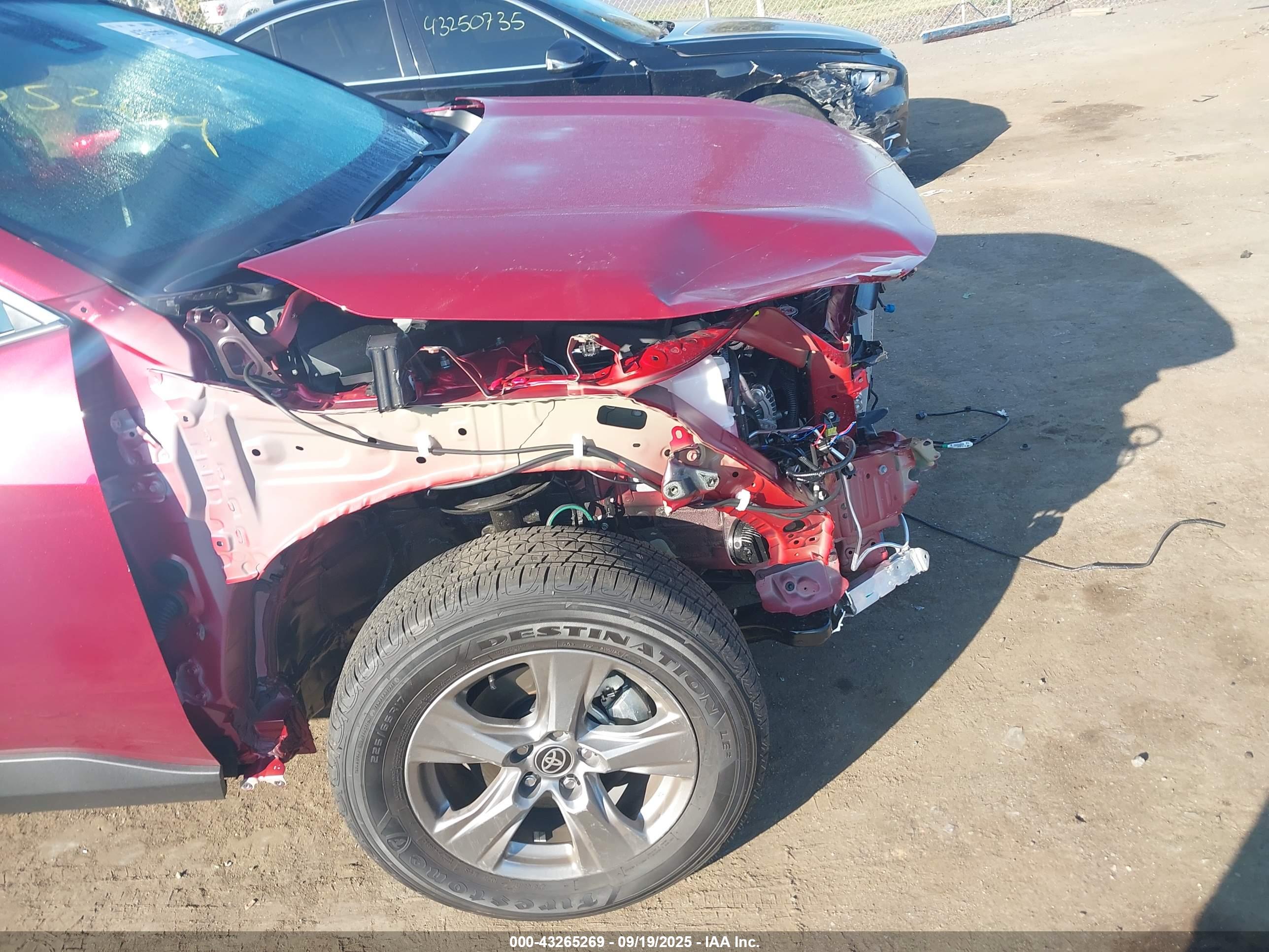 TOYOTA RAV4 image 6