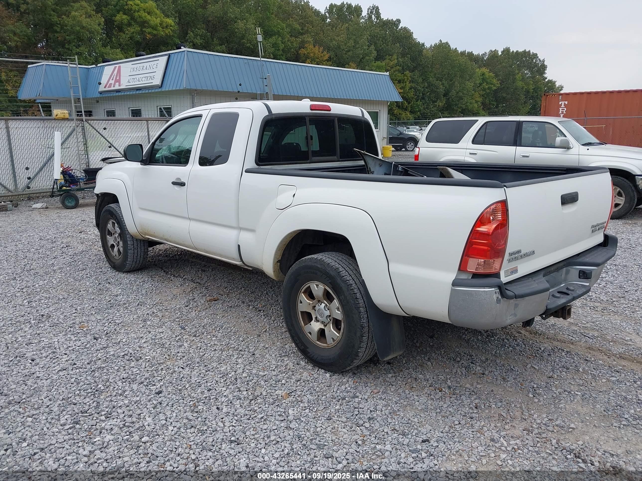 TOYOTA TACOMA image 3