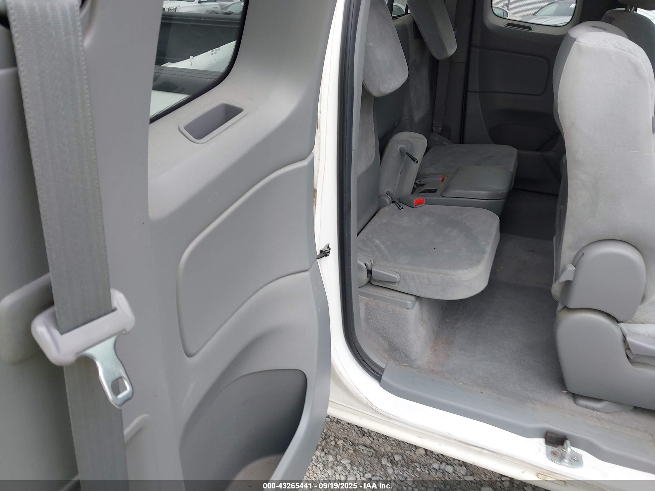 TOYOTA TACOMA image 8