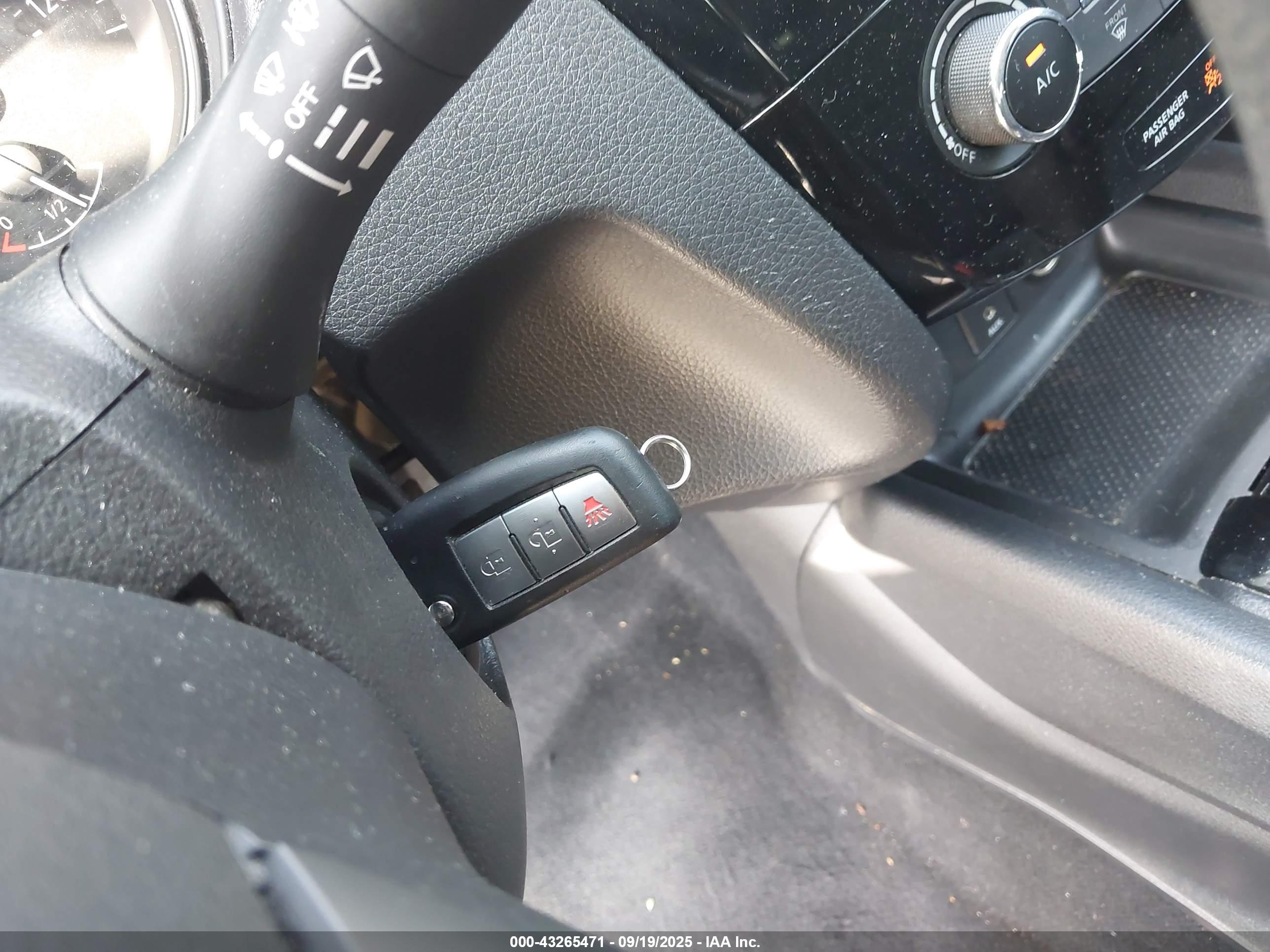 NISSAN ROGUE image 11