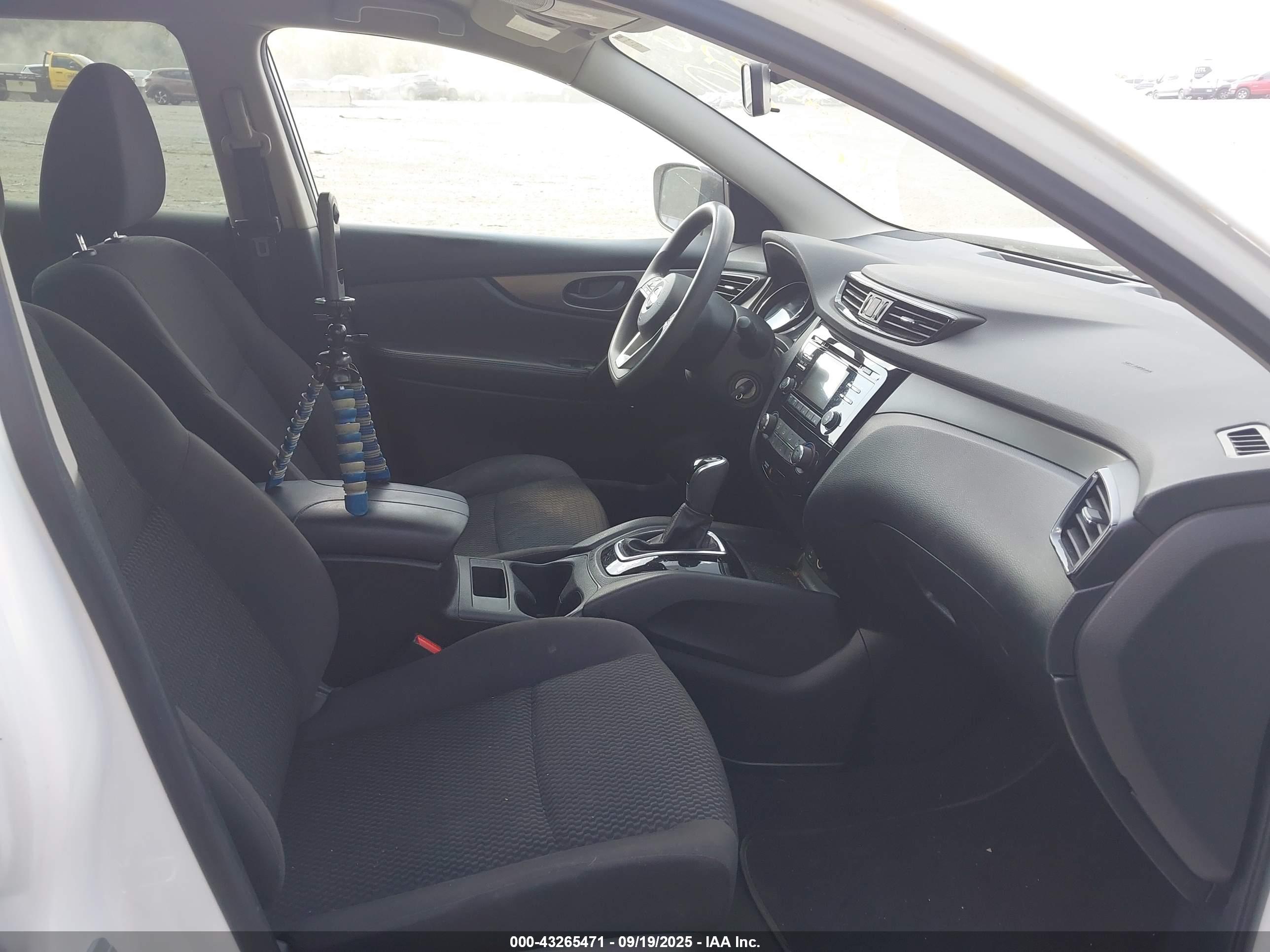 NISSAN ROGUE image 5