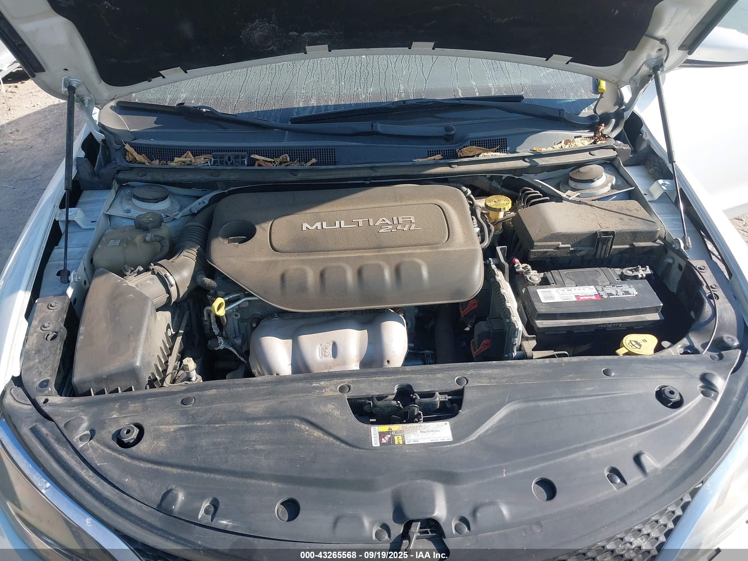 CHRYSLER 200 image 10