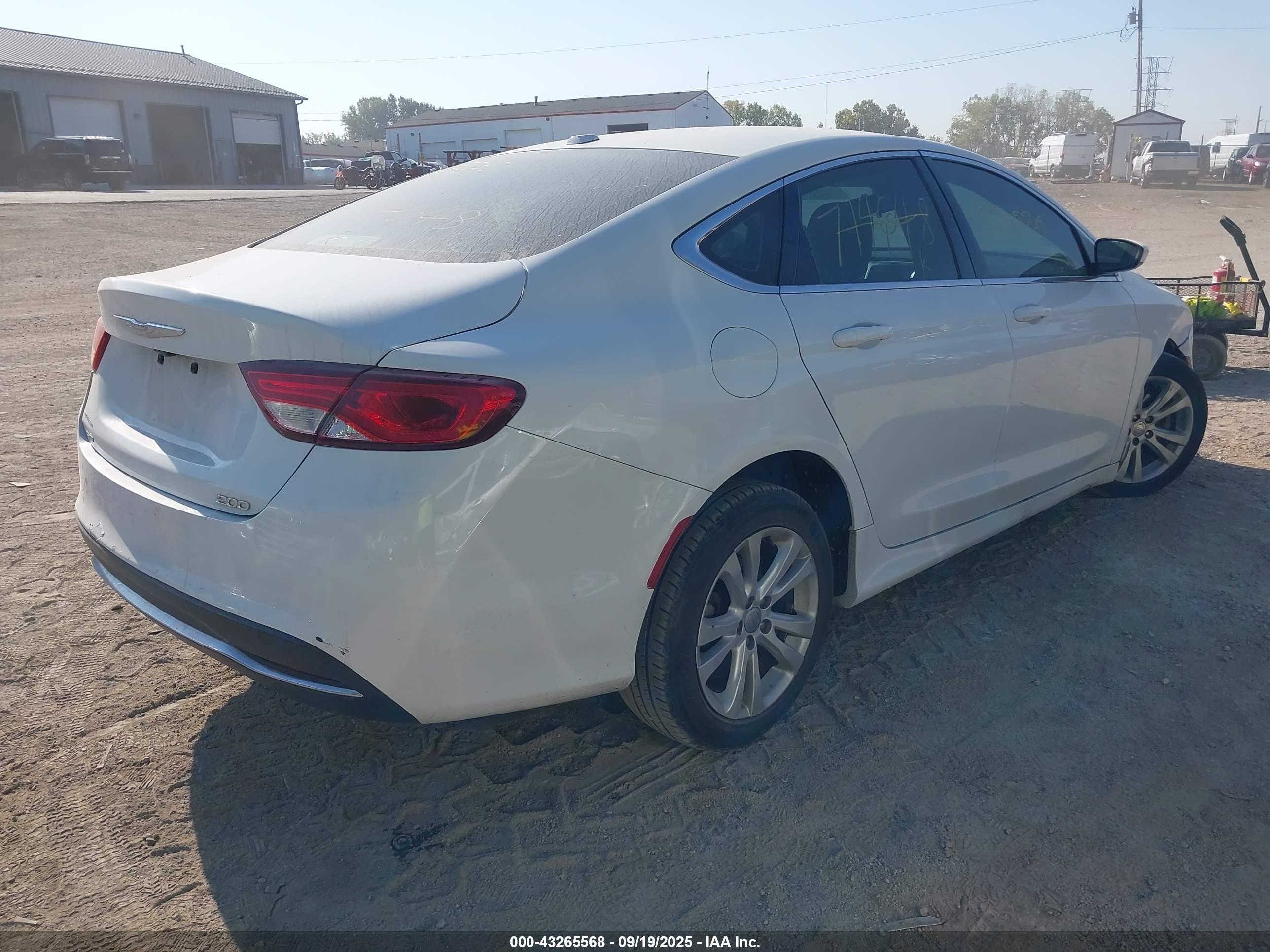 CHRYSLER 200 image 4