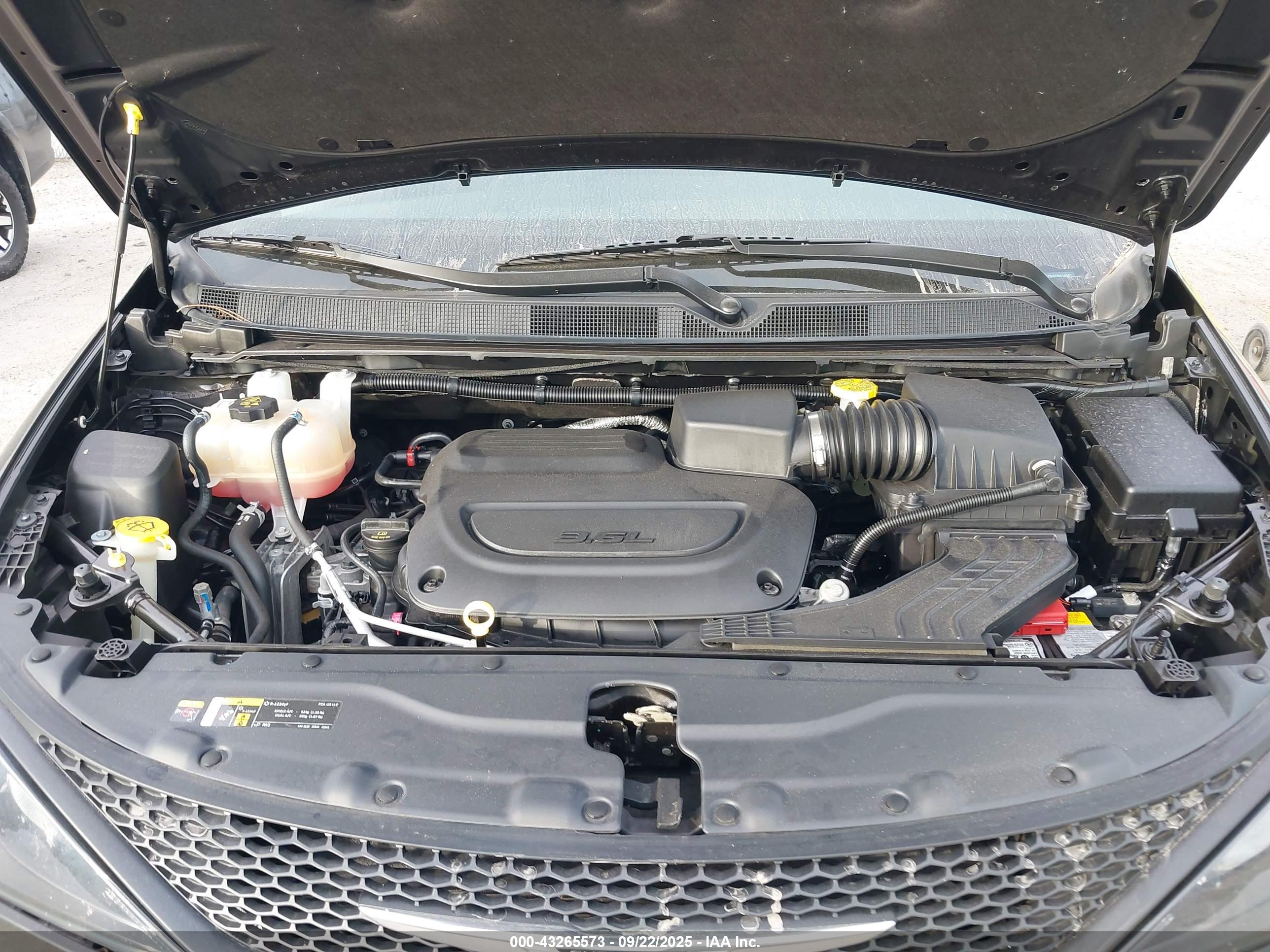 CHRYSLER VOYAGER image 10