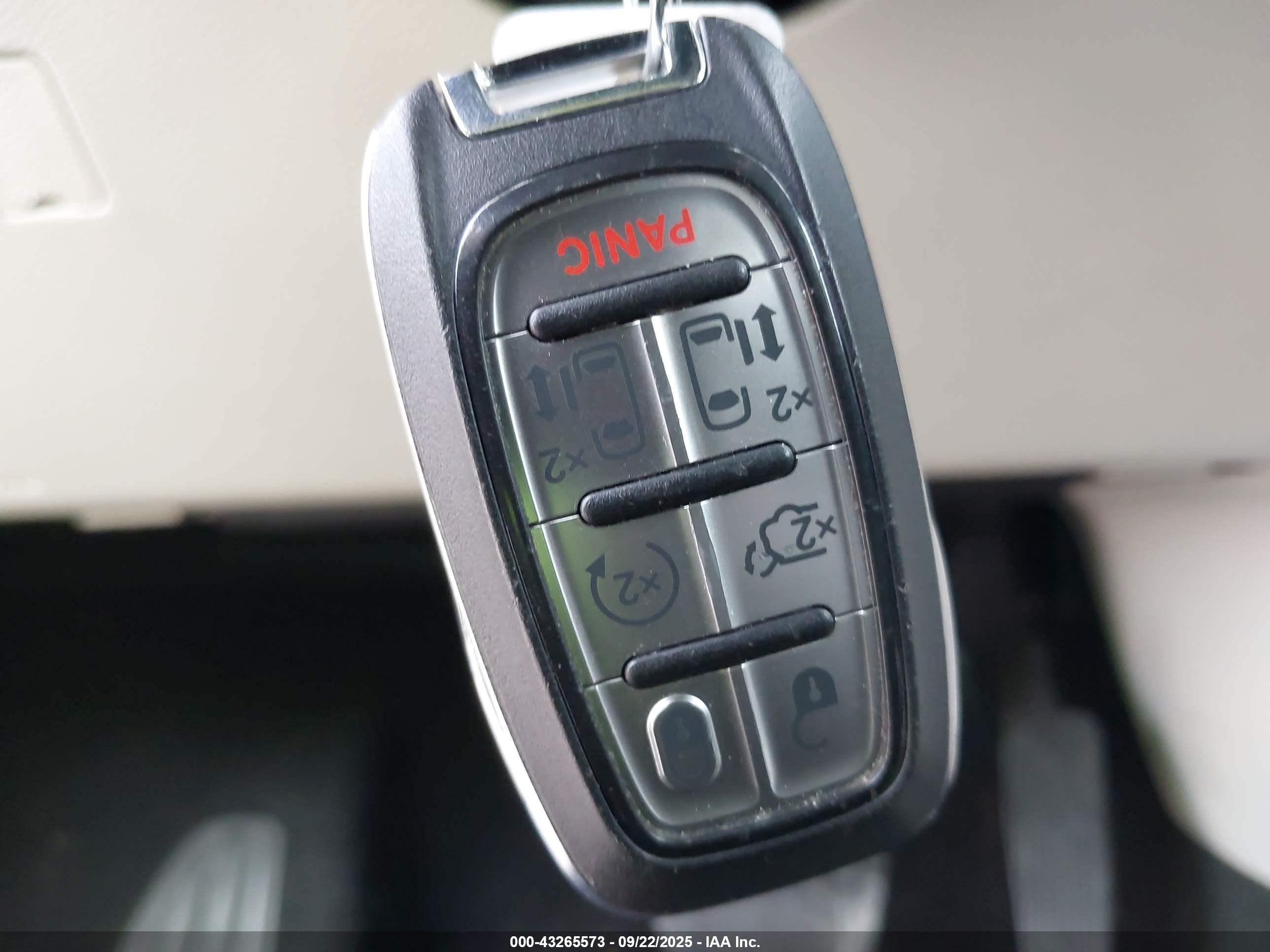 CHRYSLER VOYAGER image 11