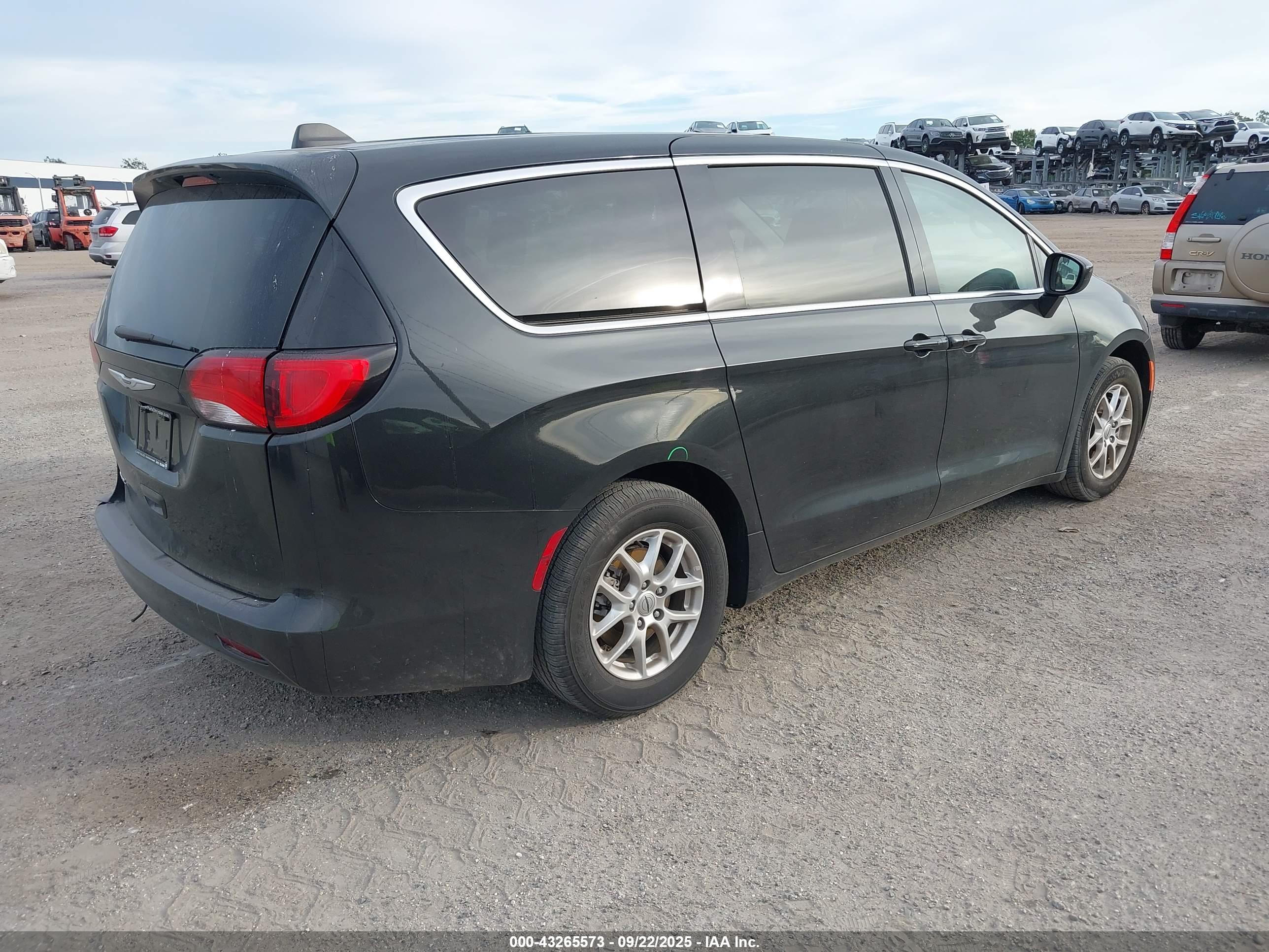CHRYSLER VOYAGER image 4