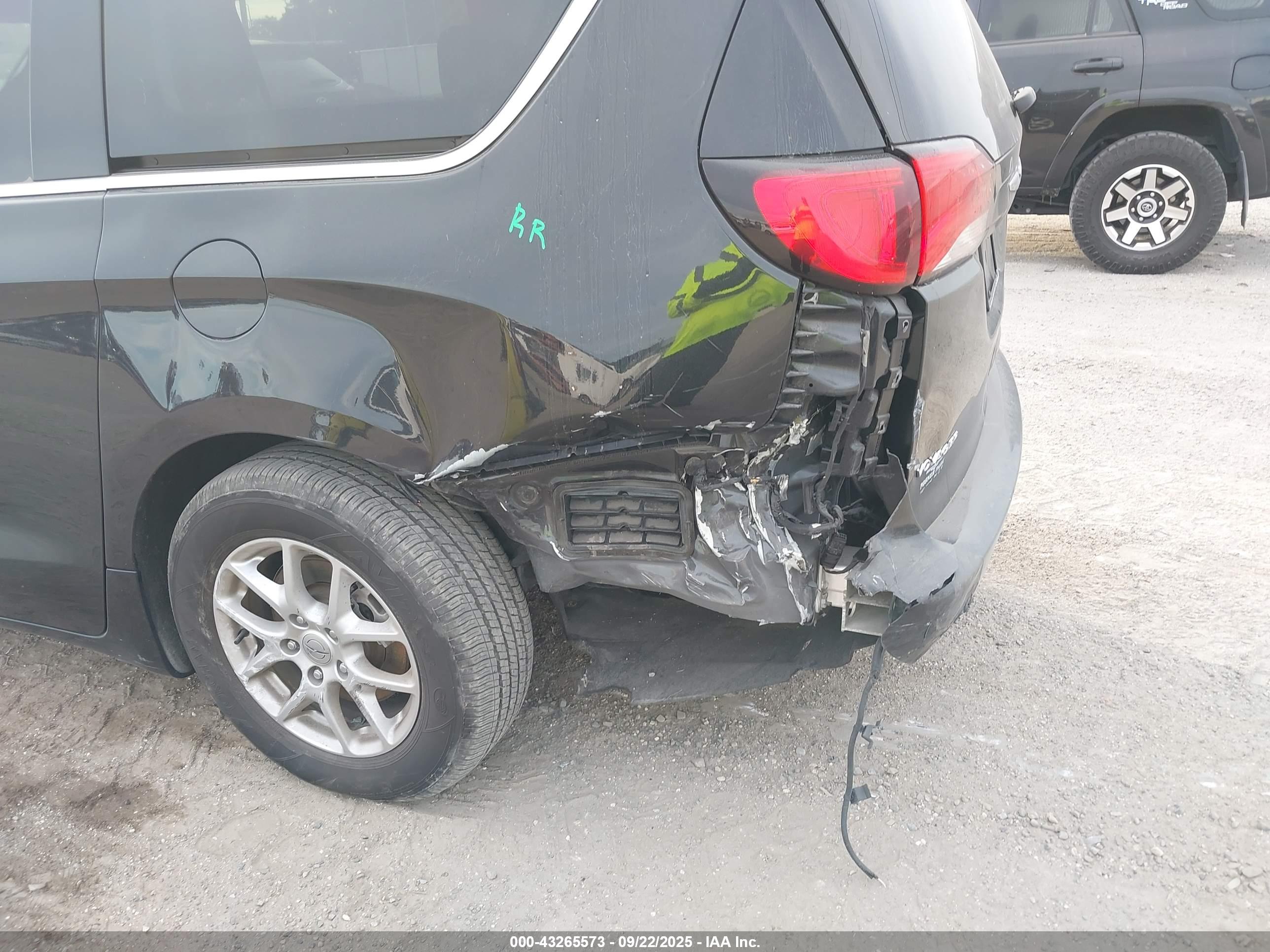 CHRYSLER VOYAGER image 6