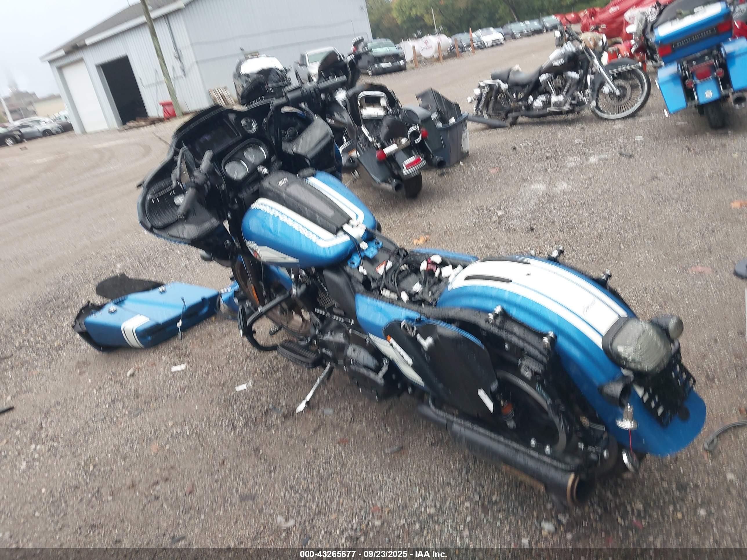 HARLEY-DAVIDSON FLTRXST image 3
