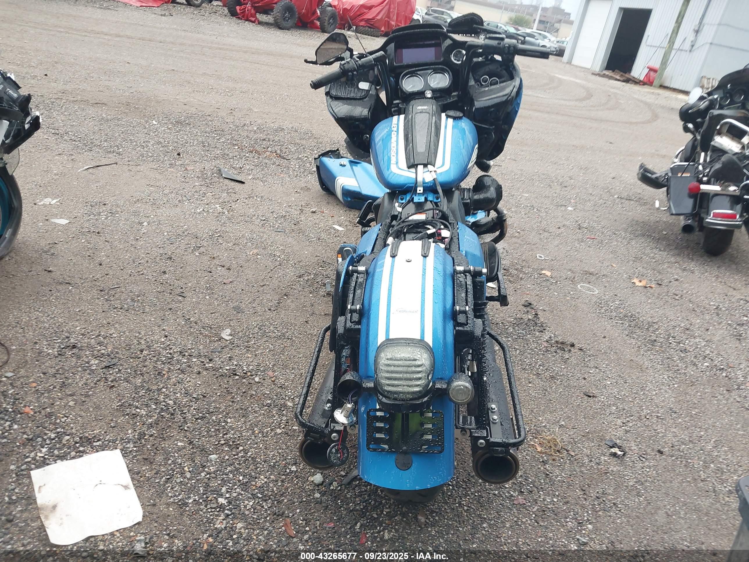 HARLEY-DAVIDSON FLTRXST image 6