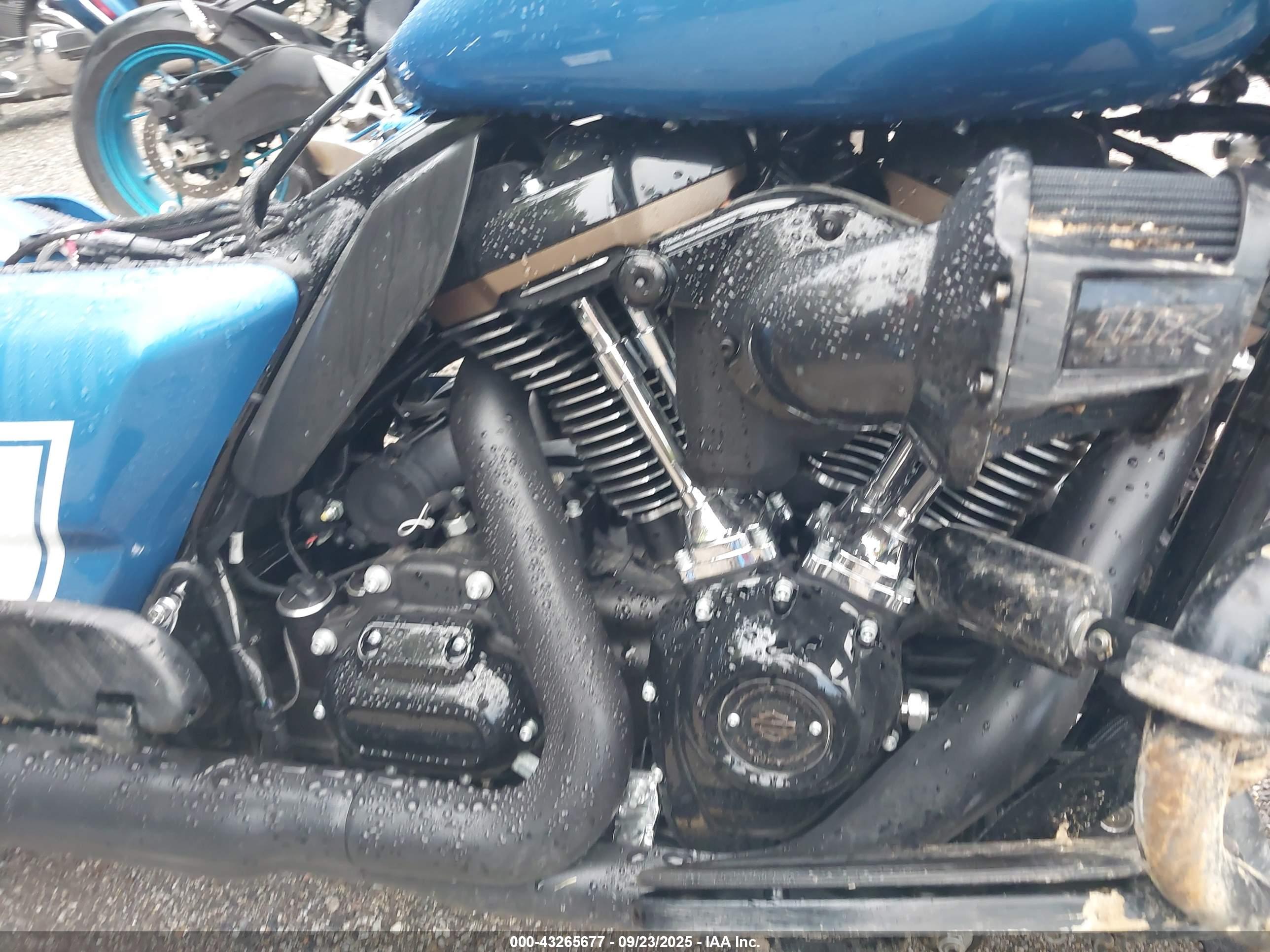 HARLEY-DAVIDSON FLTRXST image 8