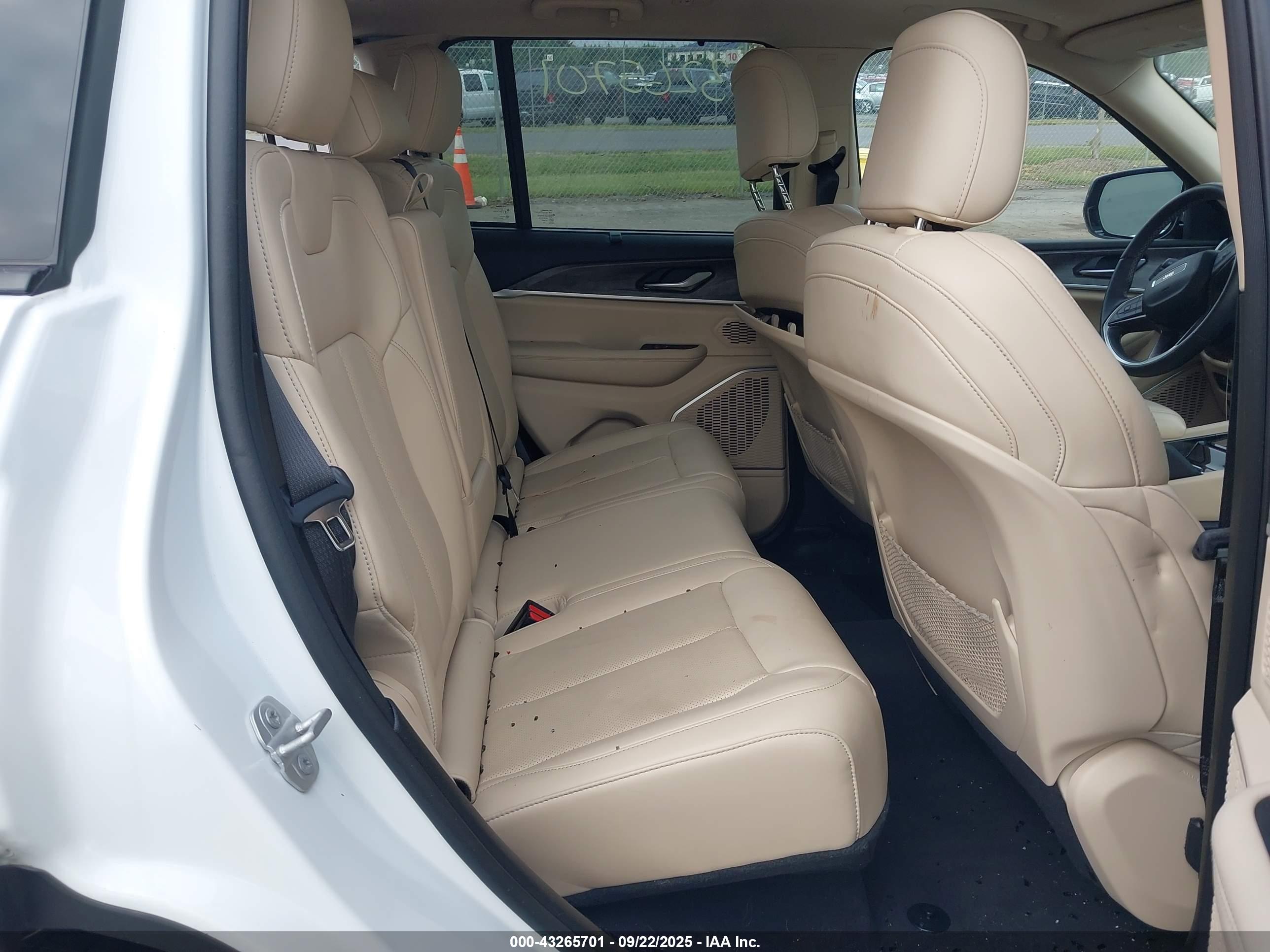 JEEP GRAND image 8