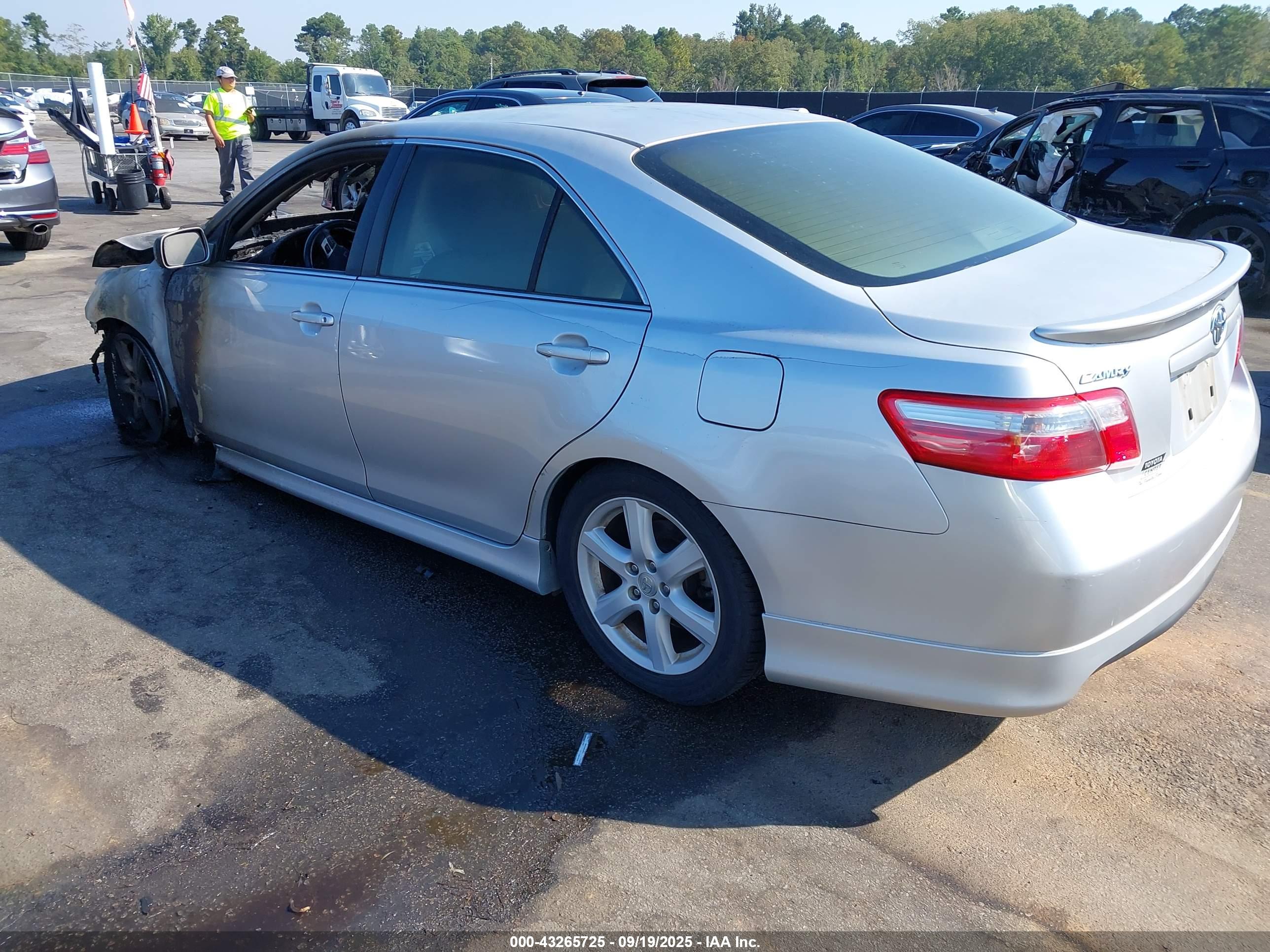 TOYOTA CAMRY image 3