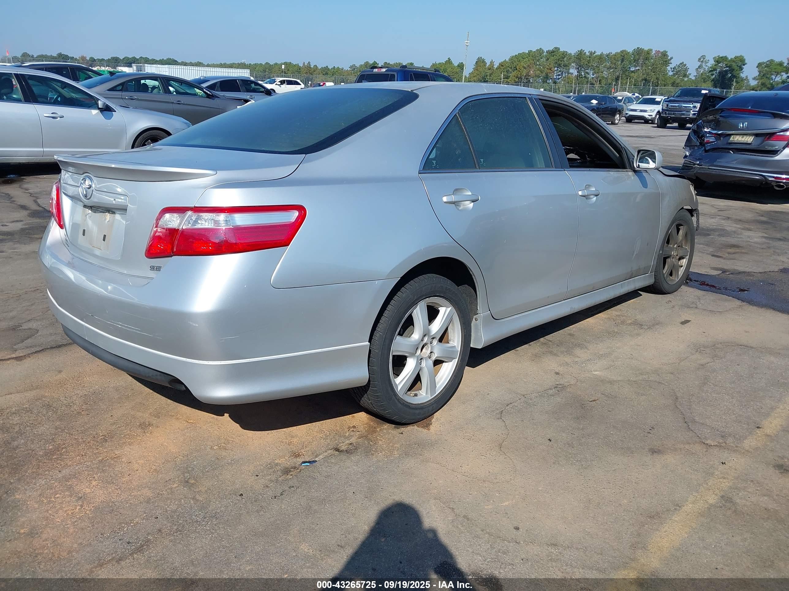 TOYOTA CAMRY image 4