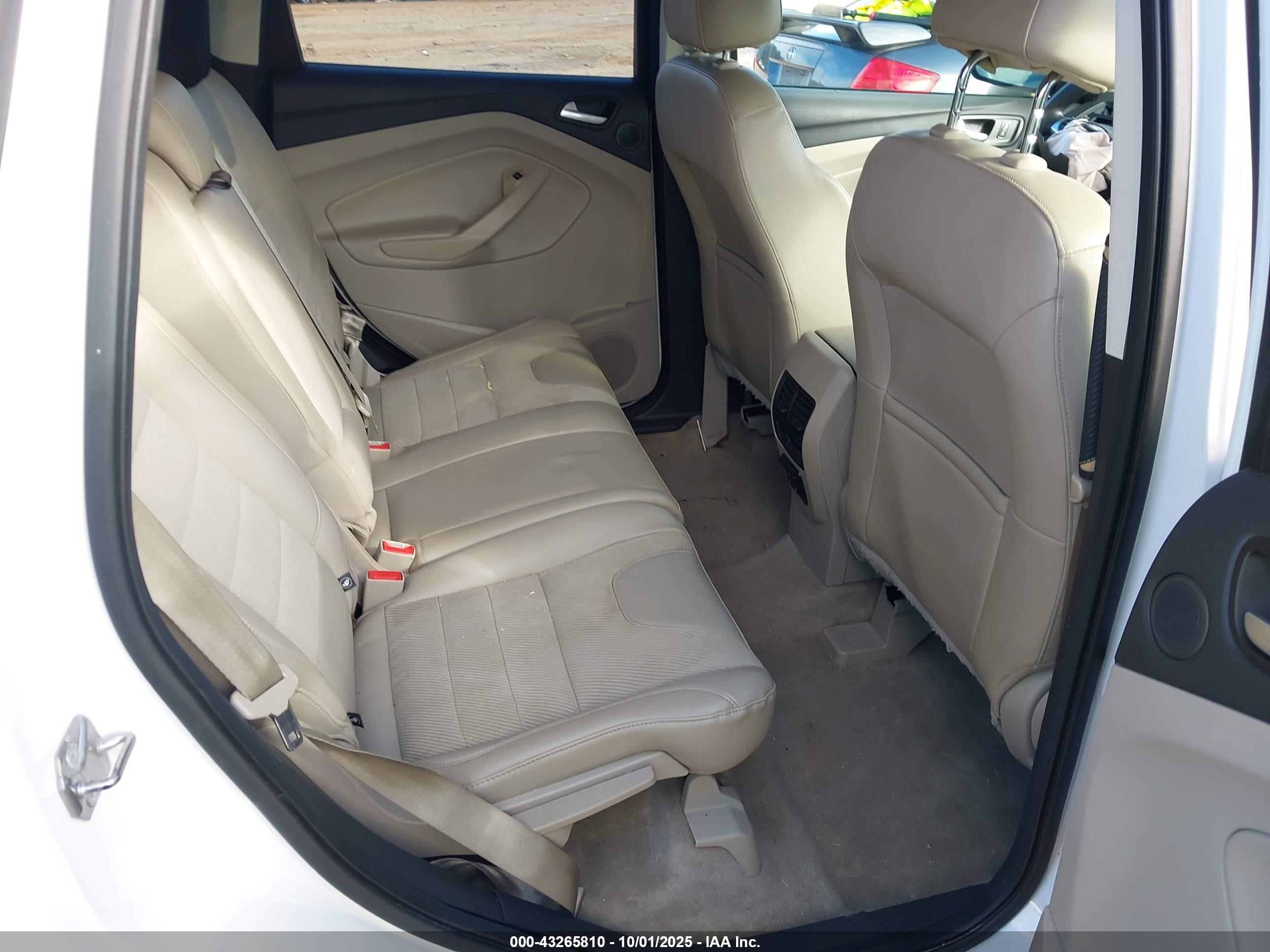 FORD ESCAPE image 8
