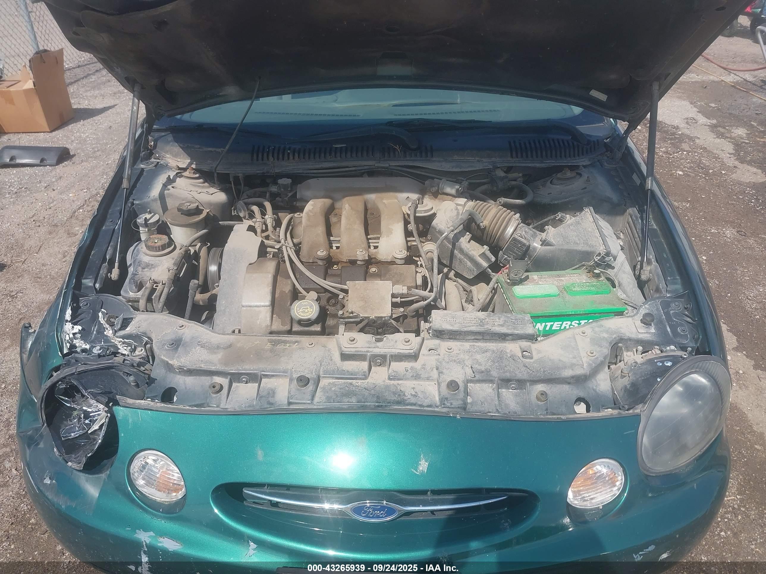 FORD TAURUS image 10