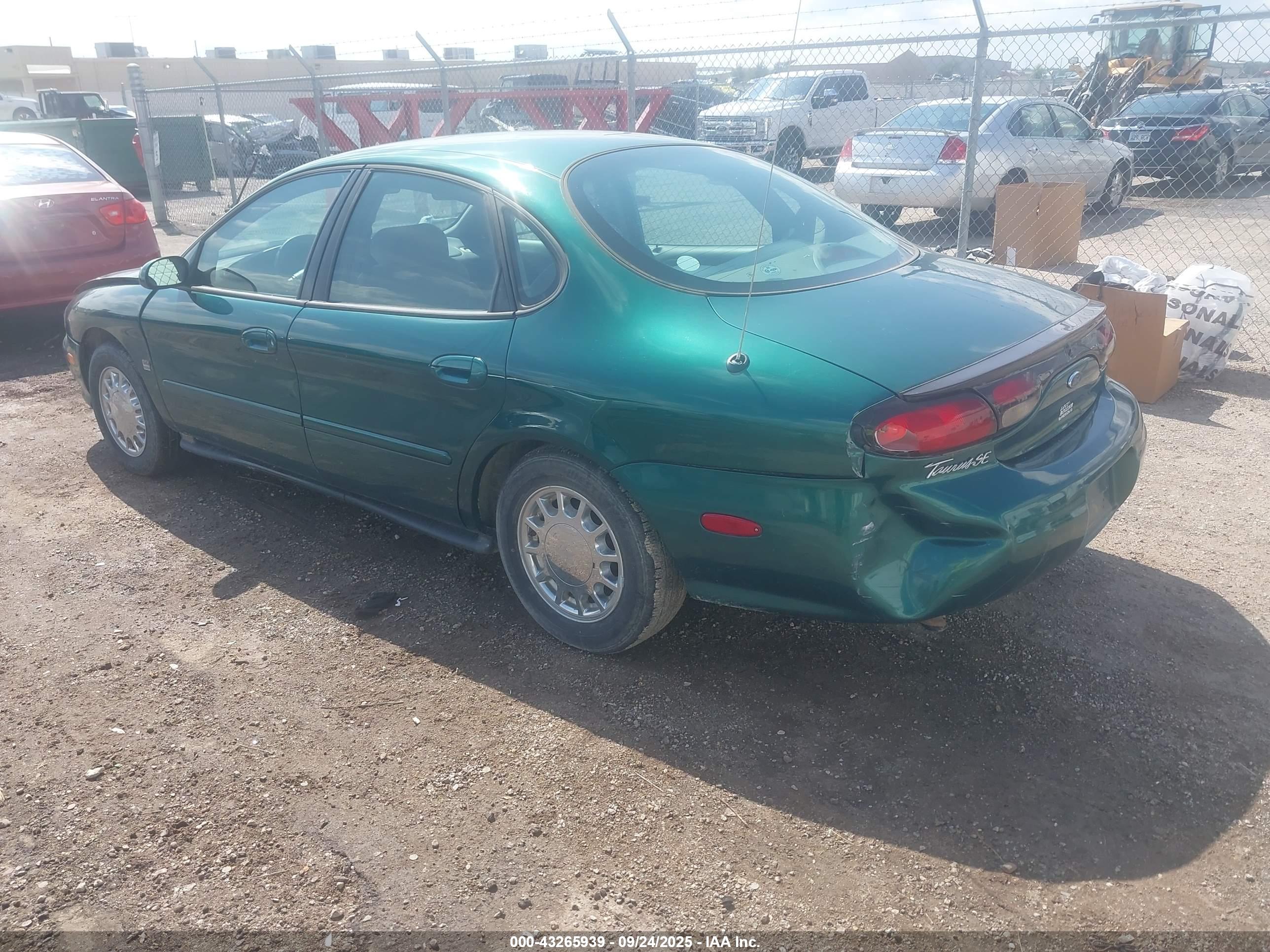 FORD TAURUS image 3