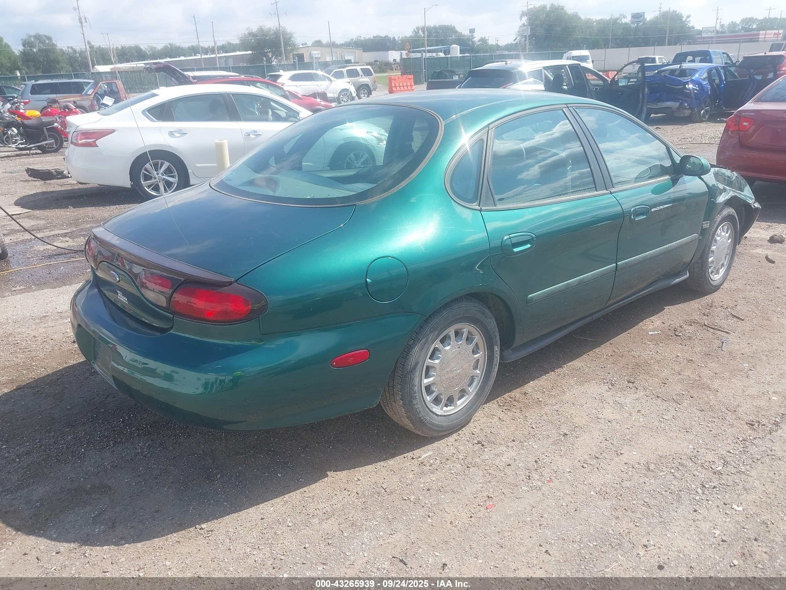 FORD TAURUS image 4