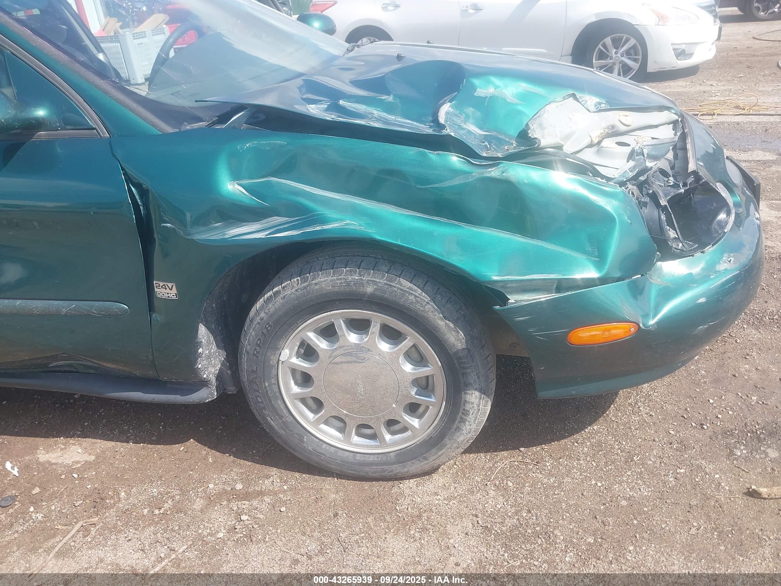 FORD TAURUS image 6