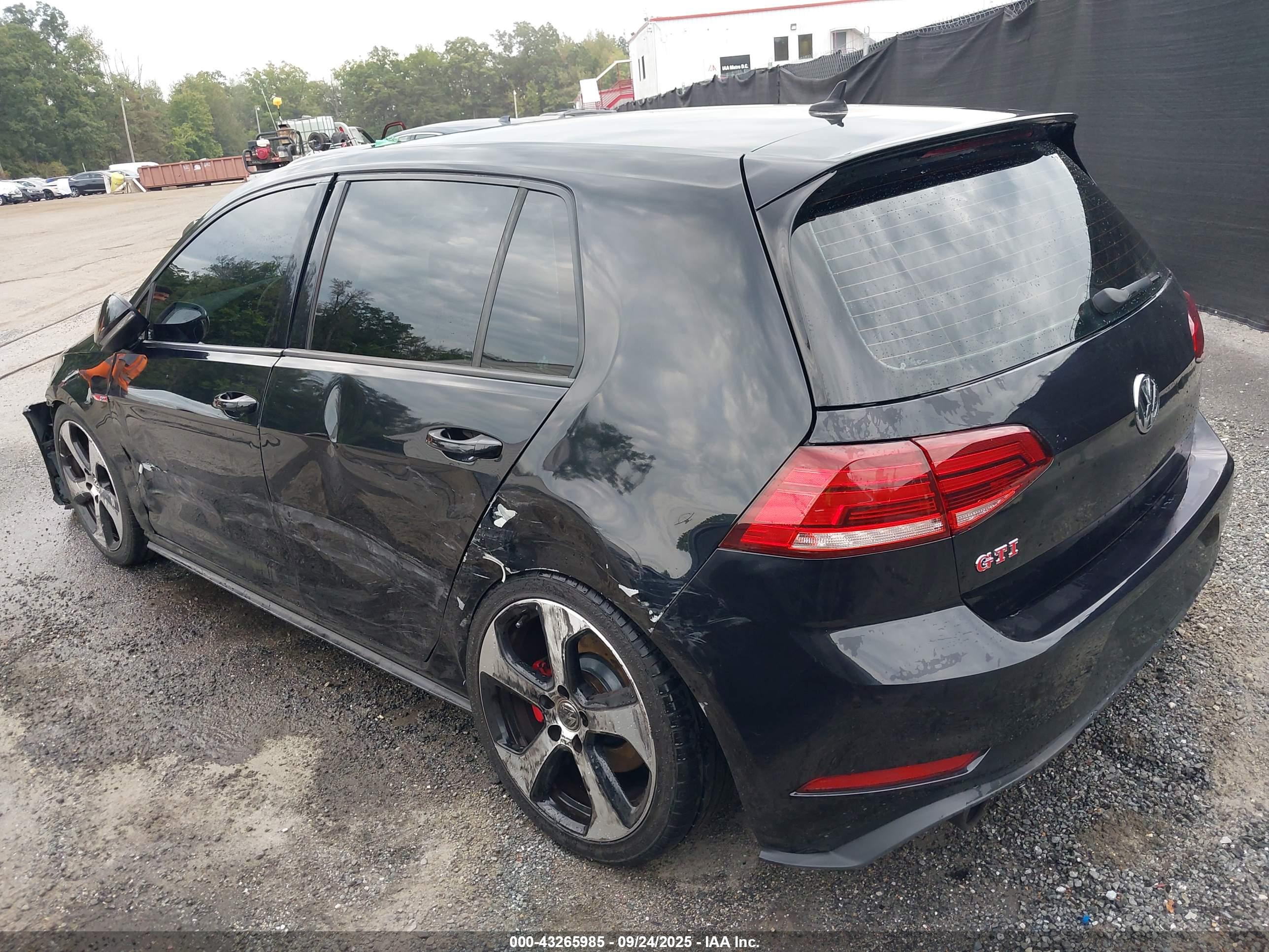 VOLKSWAGEN GOLF image 3