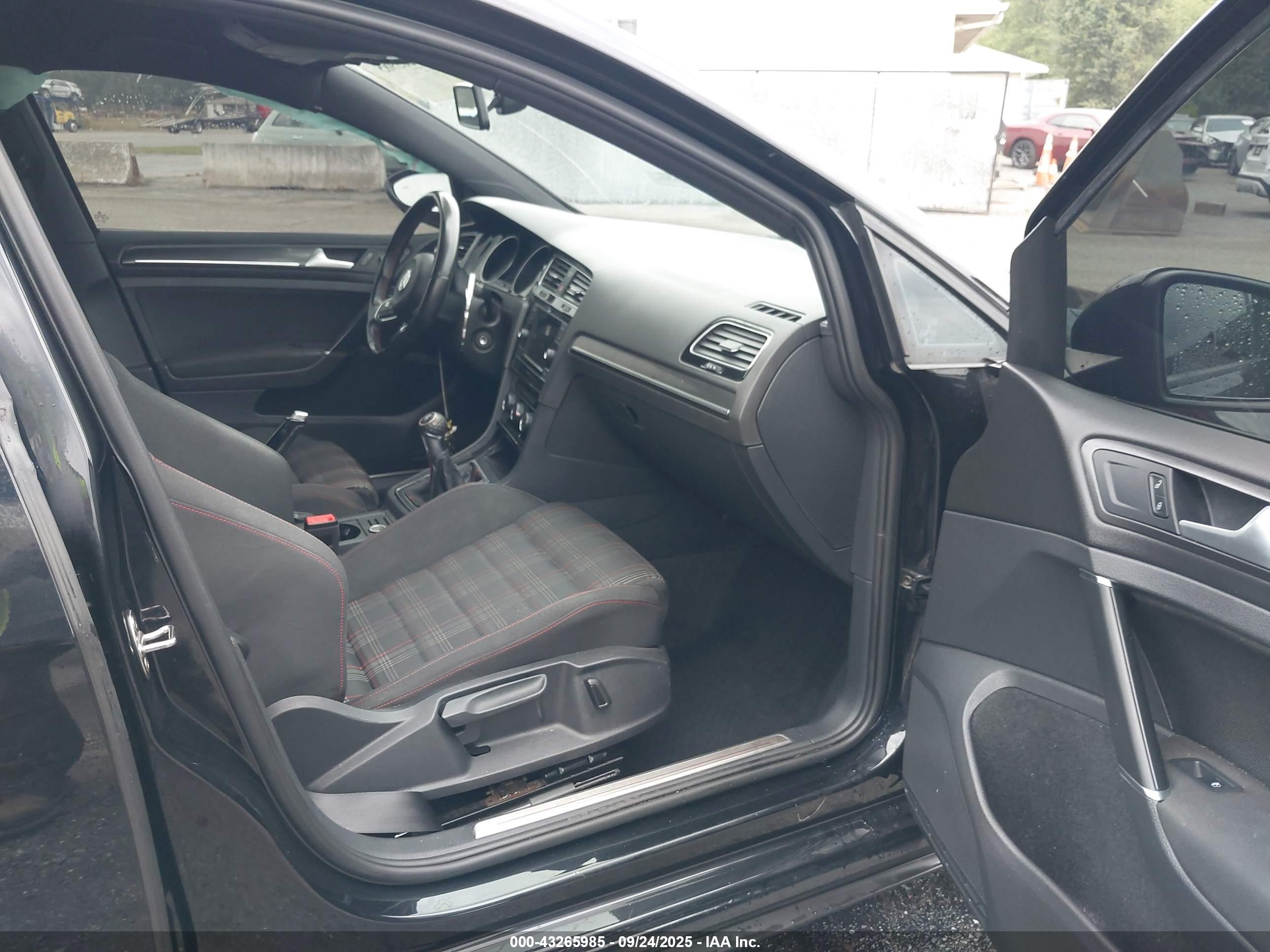 VOLKSWAGEN GOLF image 5