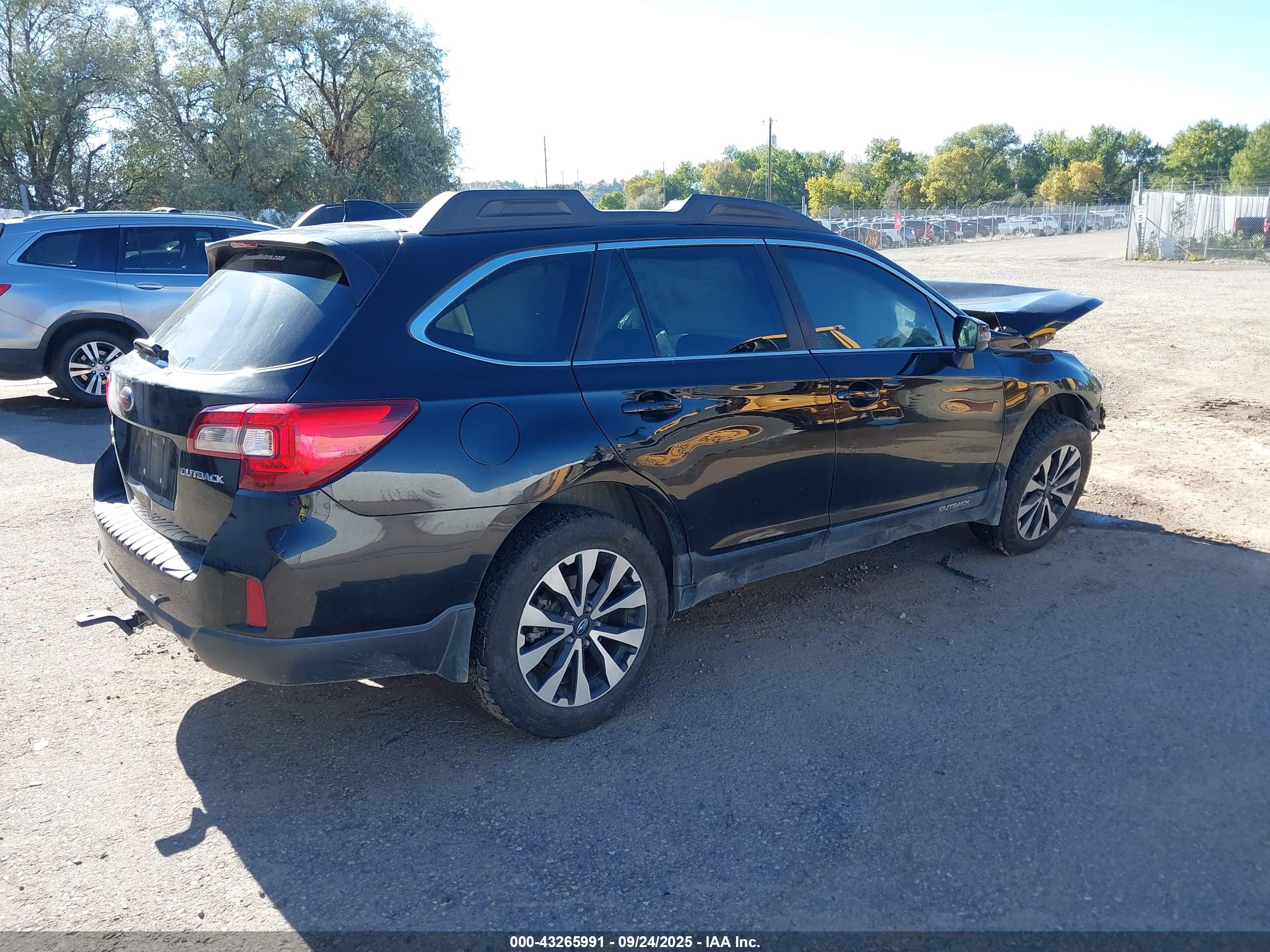 SUBARU OUTBACK image 4