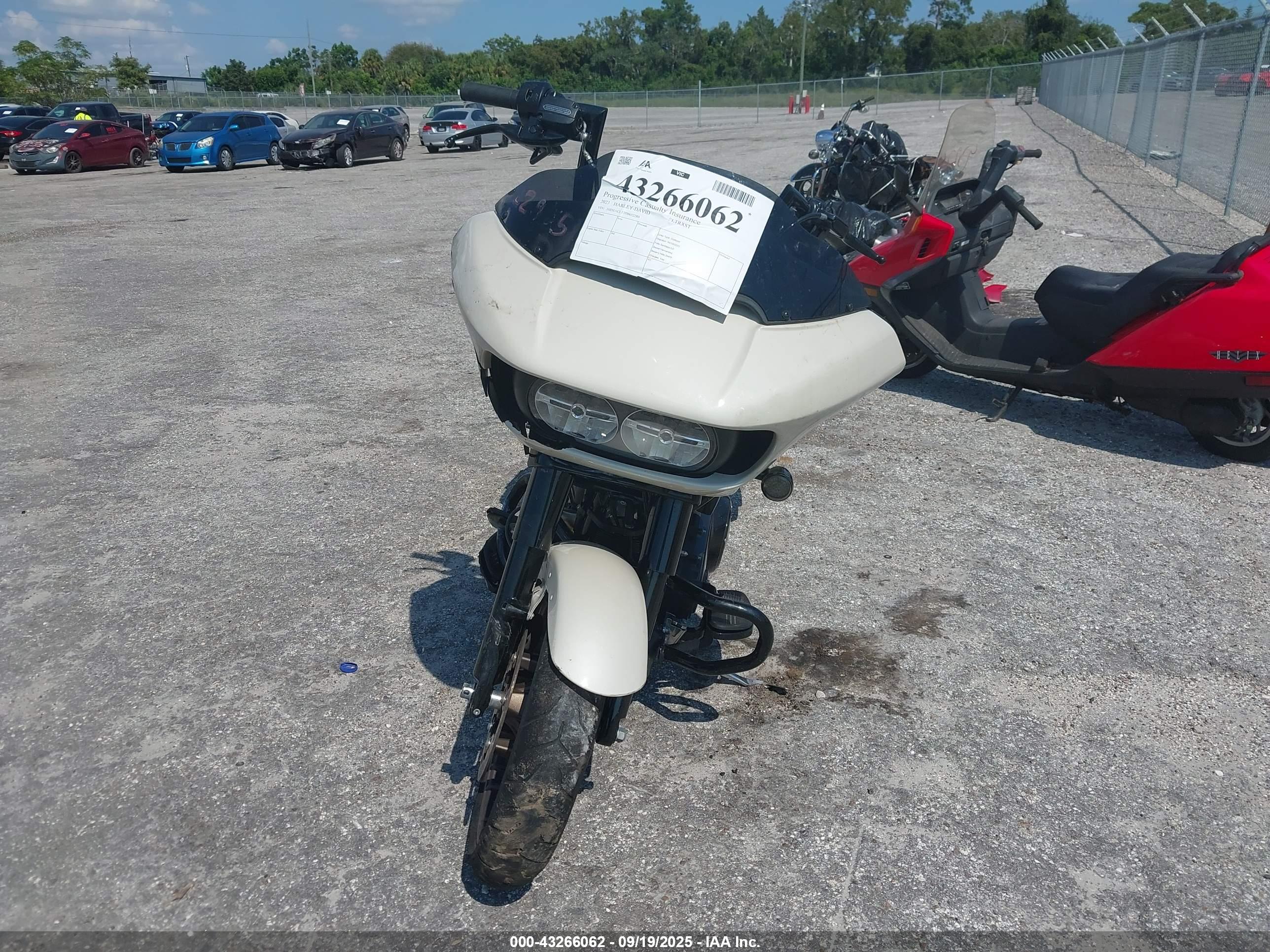 HARLEY-DAVIDSON FLTRXST image 5
