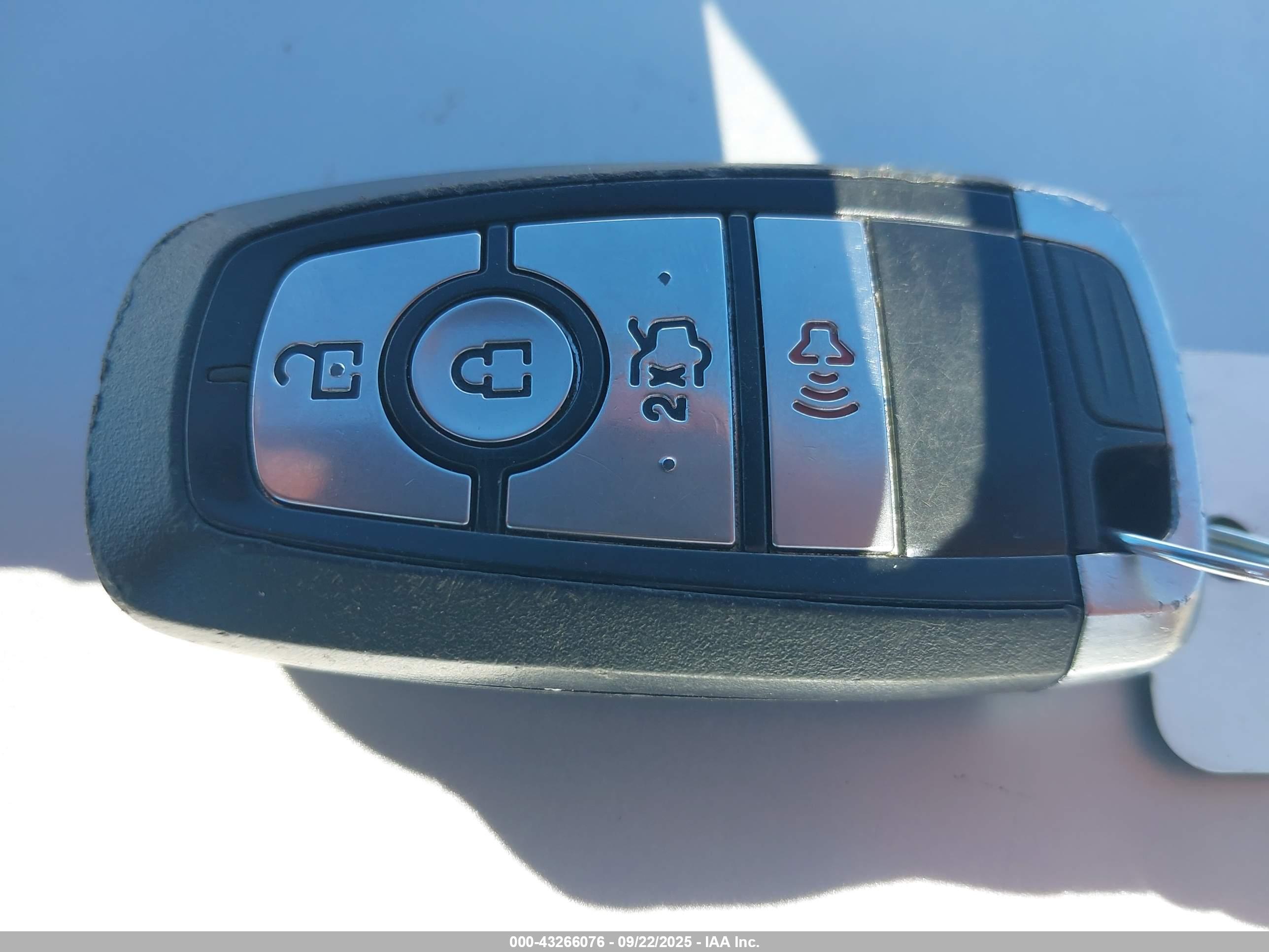FORD FUSION image 11