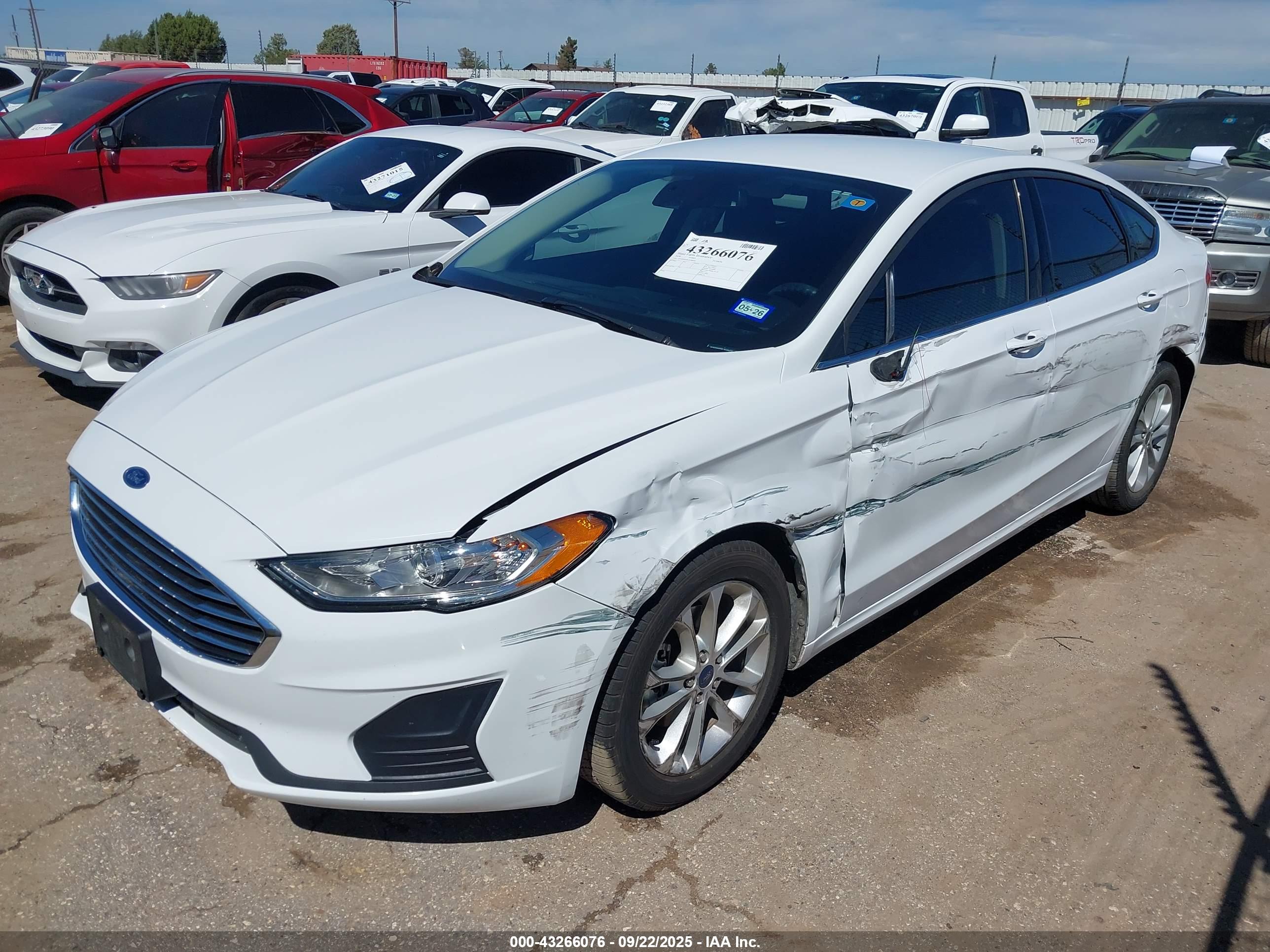 FORD FUSION image 2