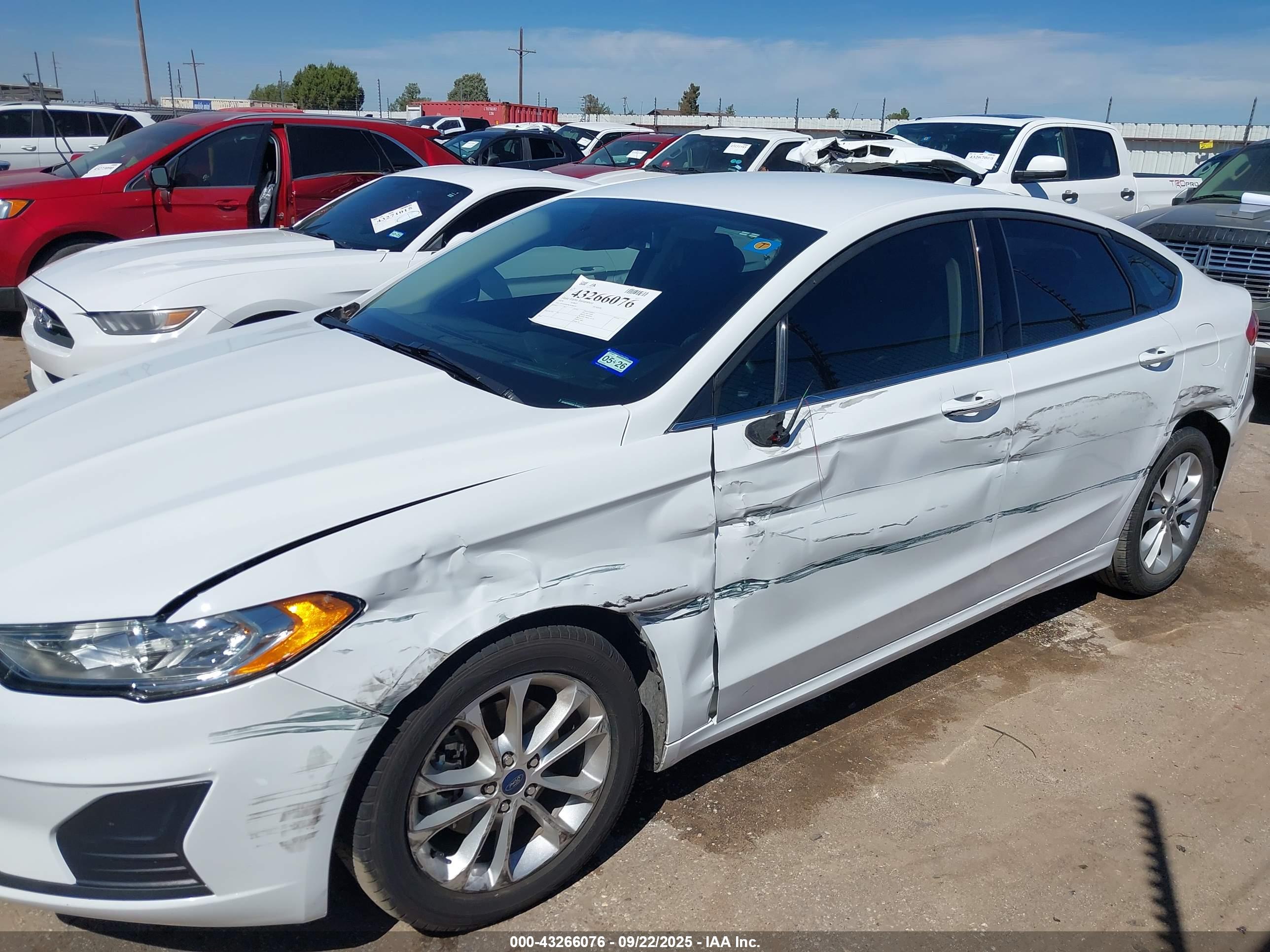 FORD FUSION image 6