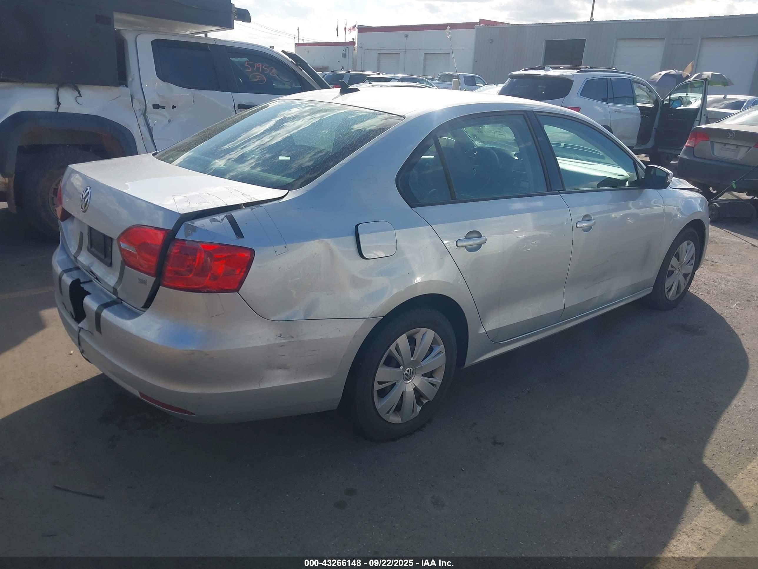 VOLKSWAGEN JETTA image 4