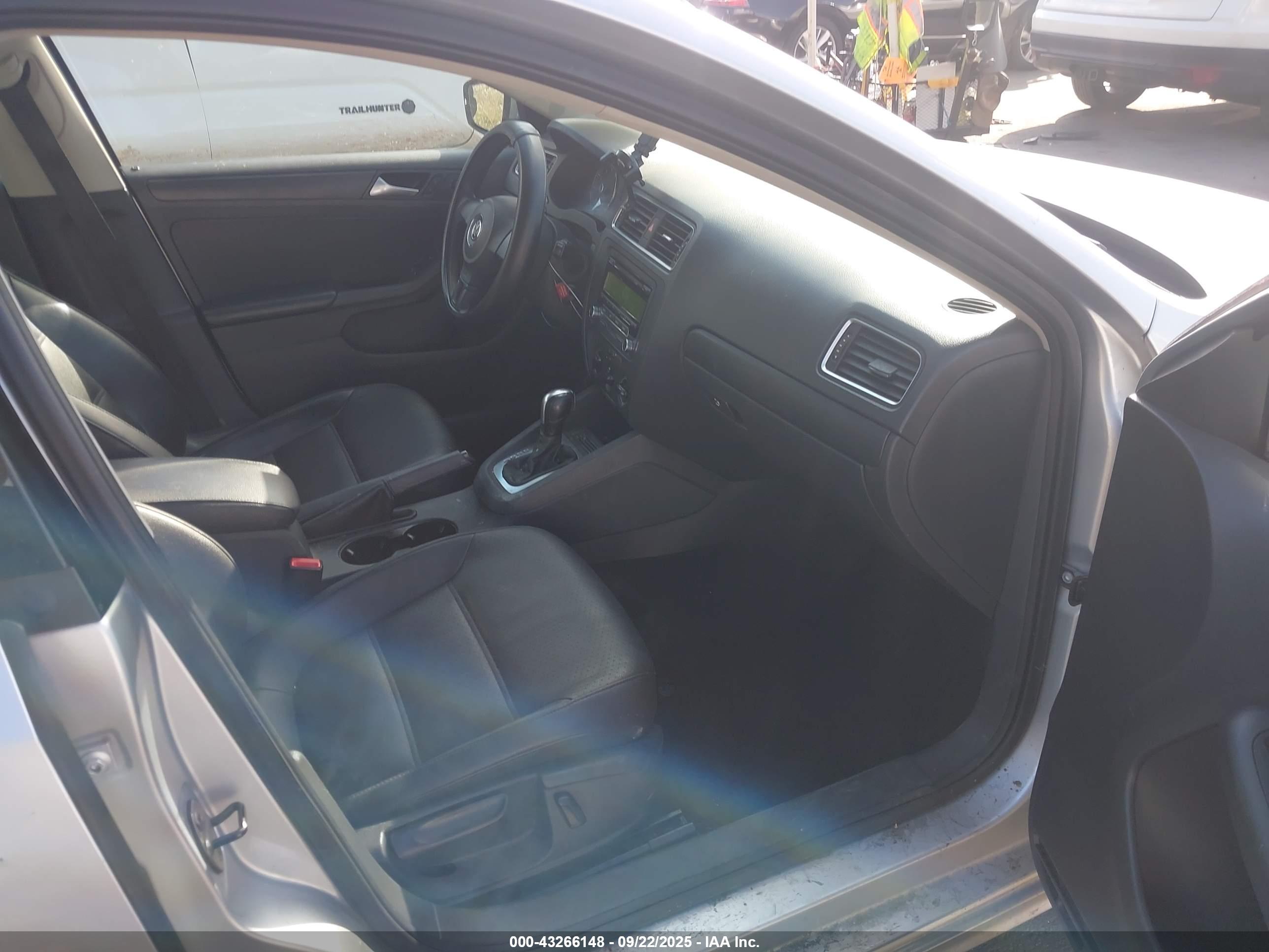 VOLKSWAGEN JETTA image 5