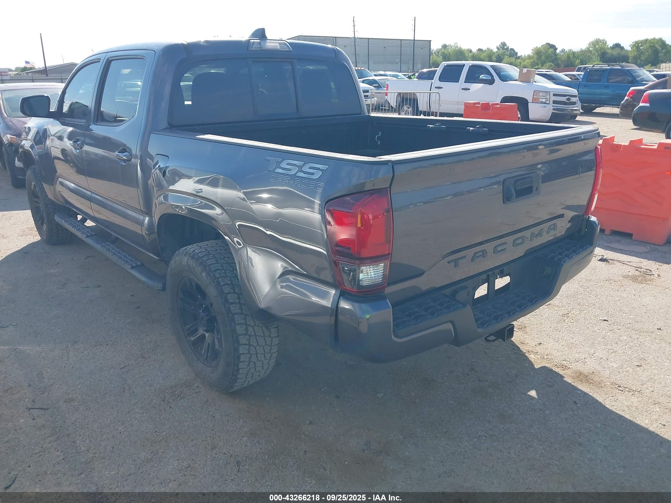 TOYOTA TACOMA image 3