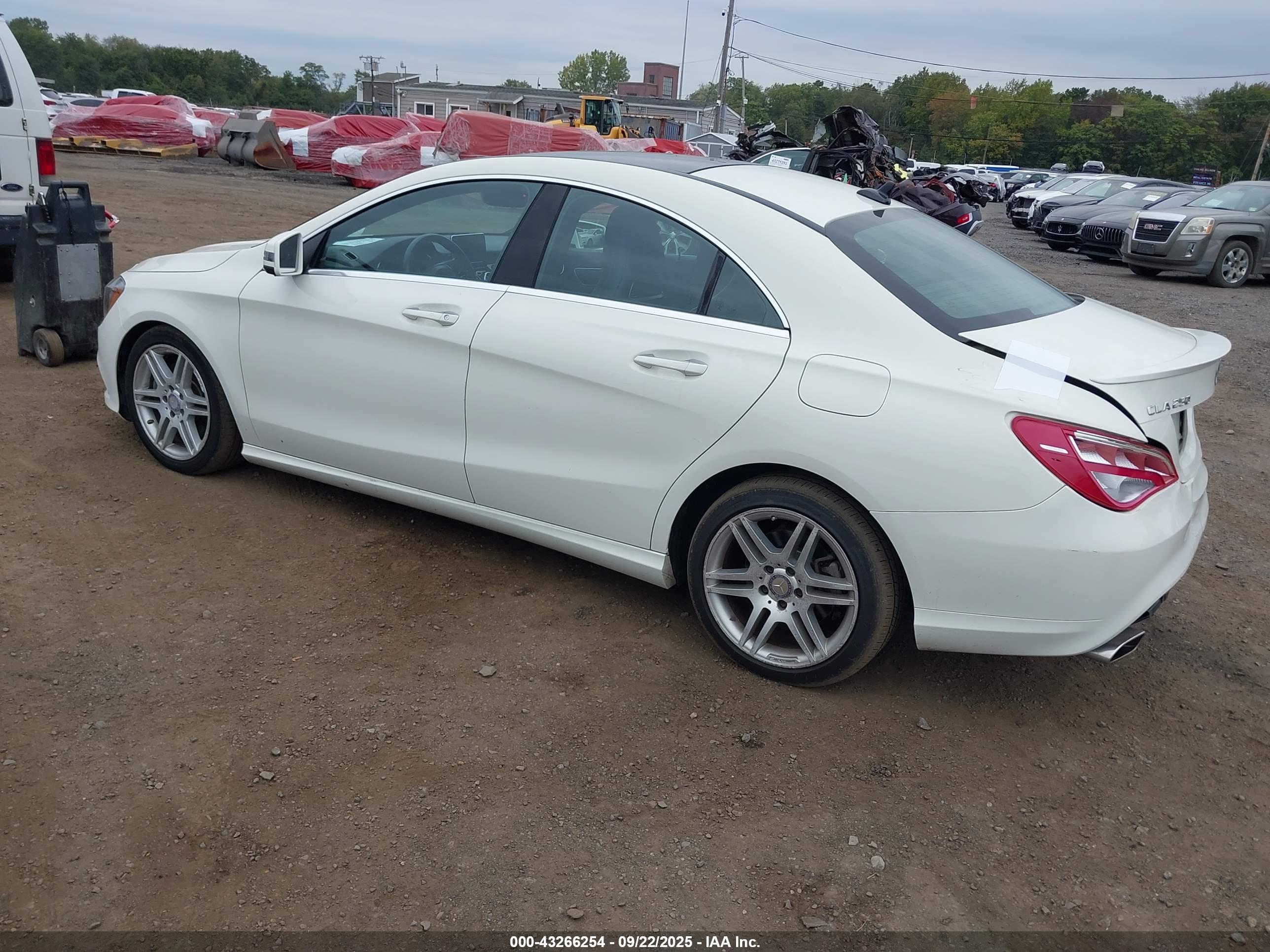 MERCEDES-BENZ CLA image 3