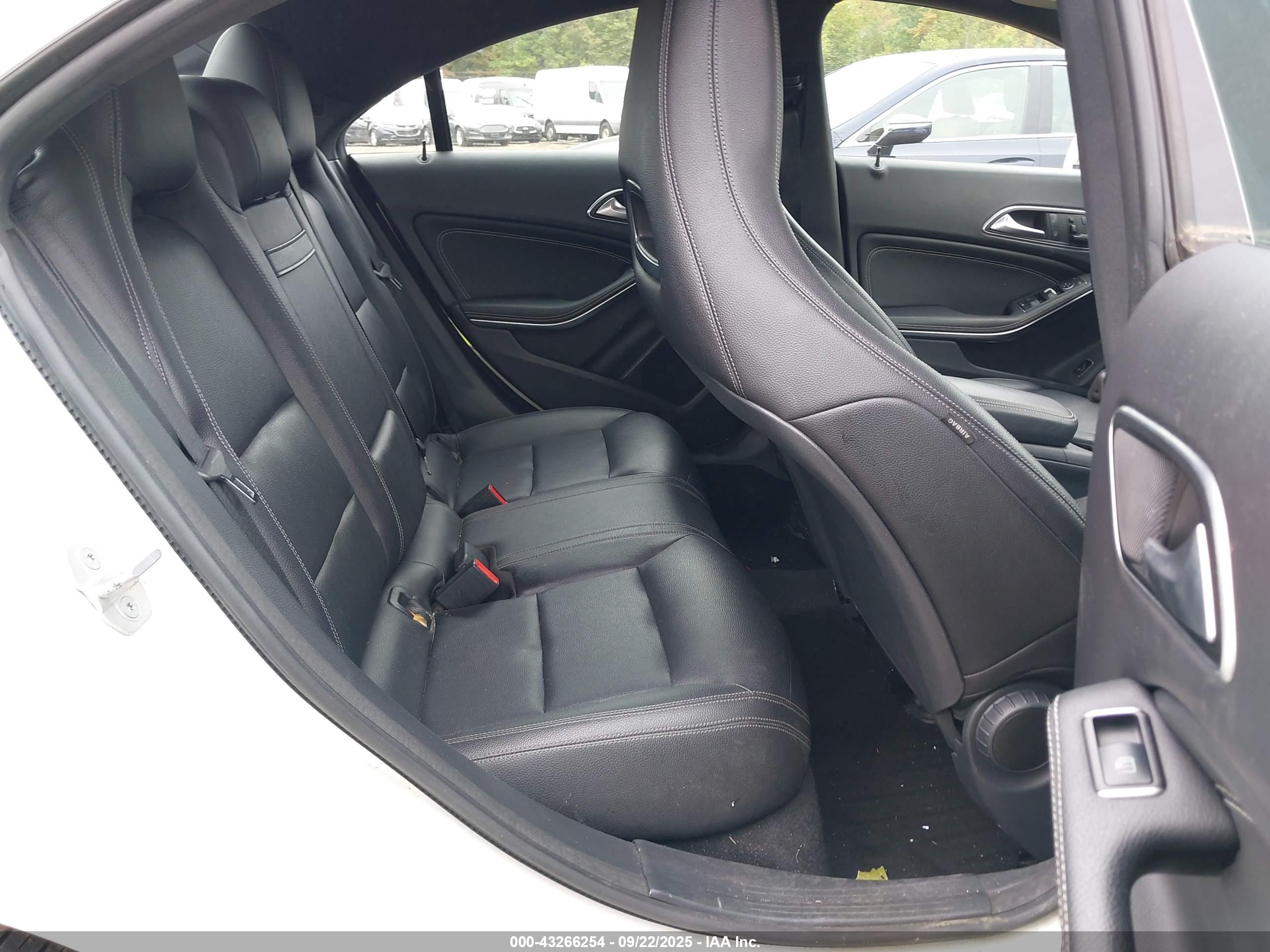 MERCEDES-BENZ CLA image 8
