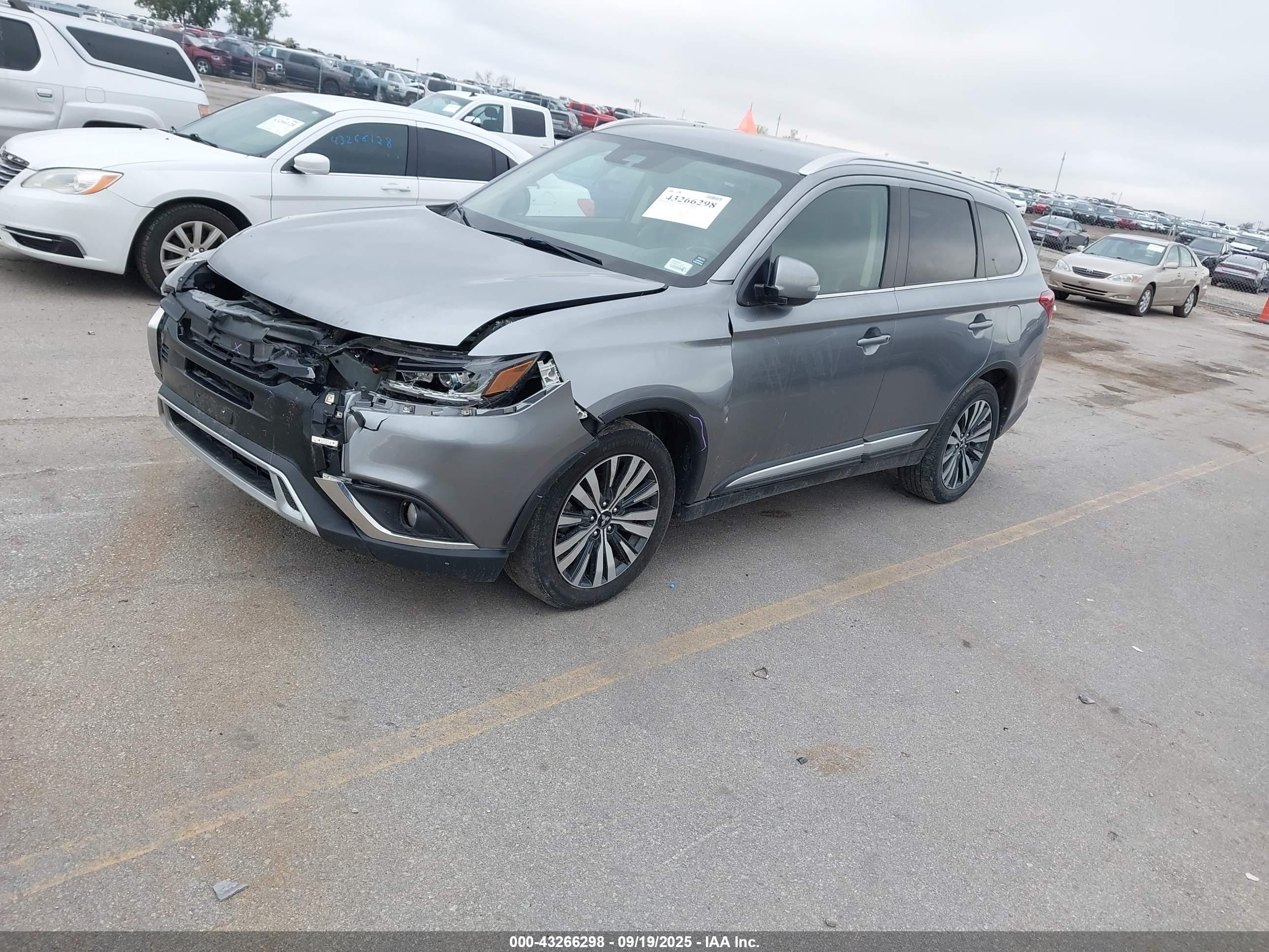 MITSUBISHI OUTLANDER image 2