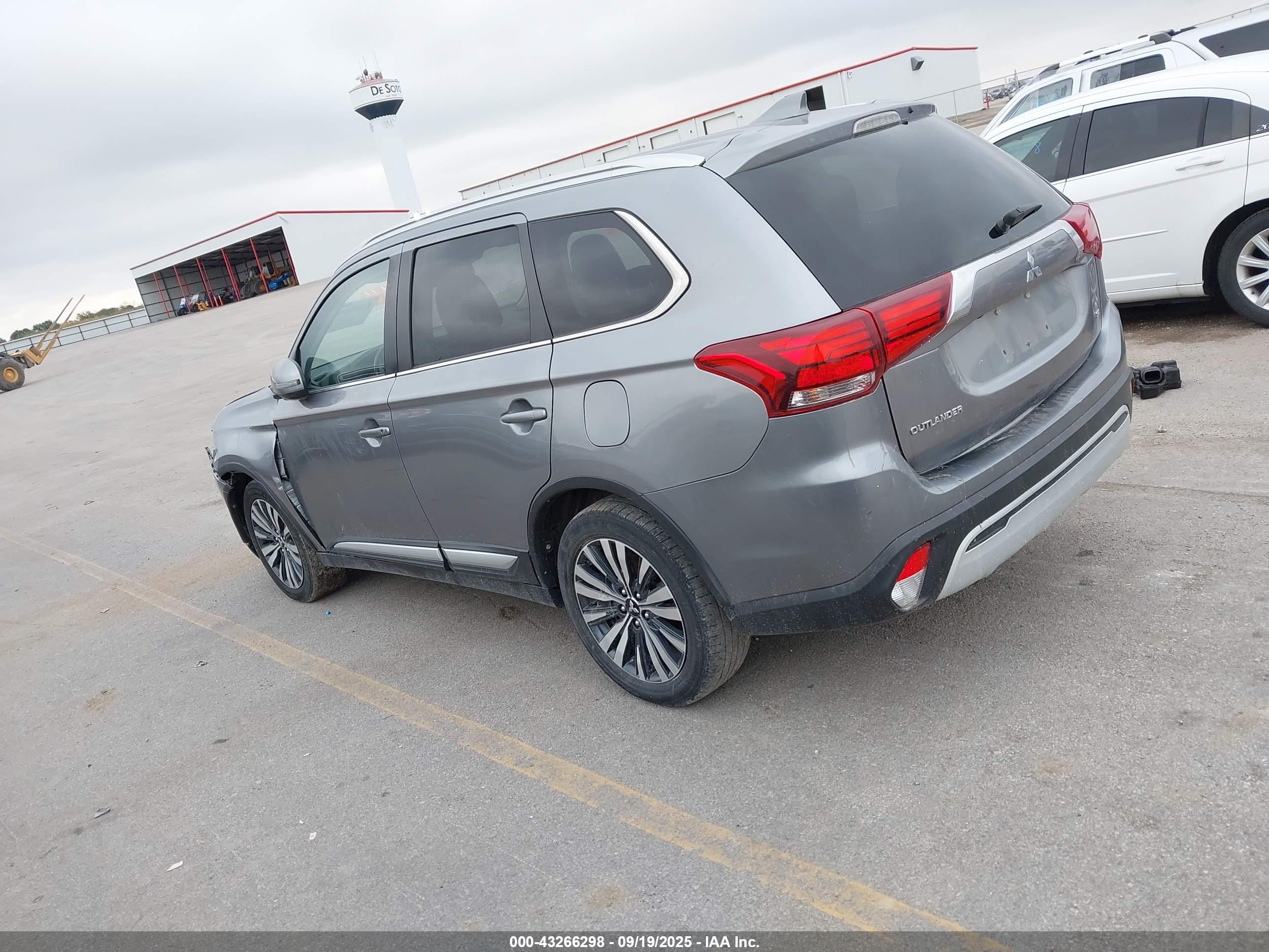 MITSUBISHI OUTLANDER image 3