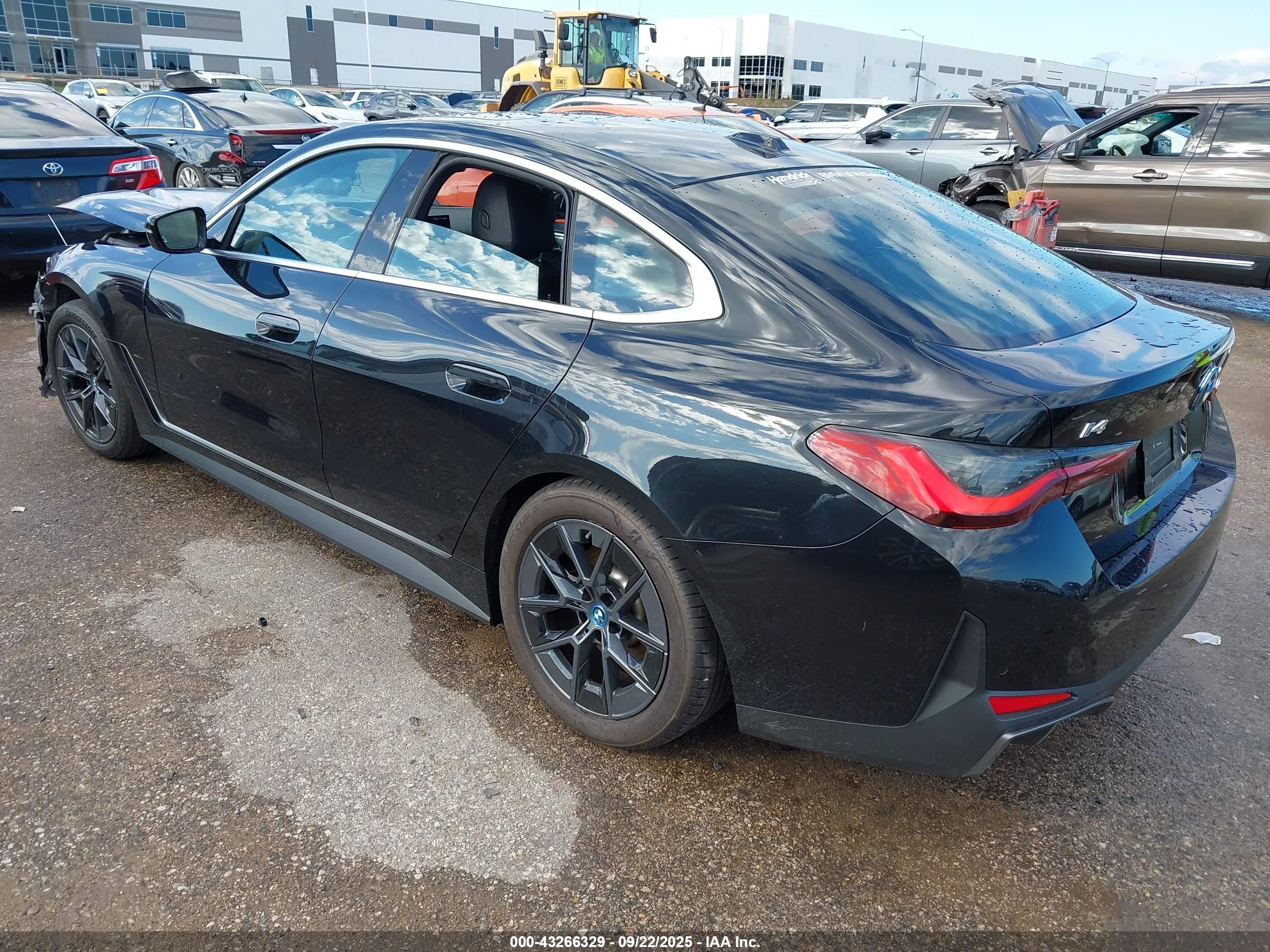 BMW I4 image 3