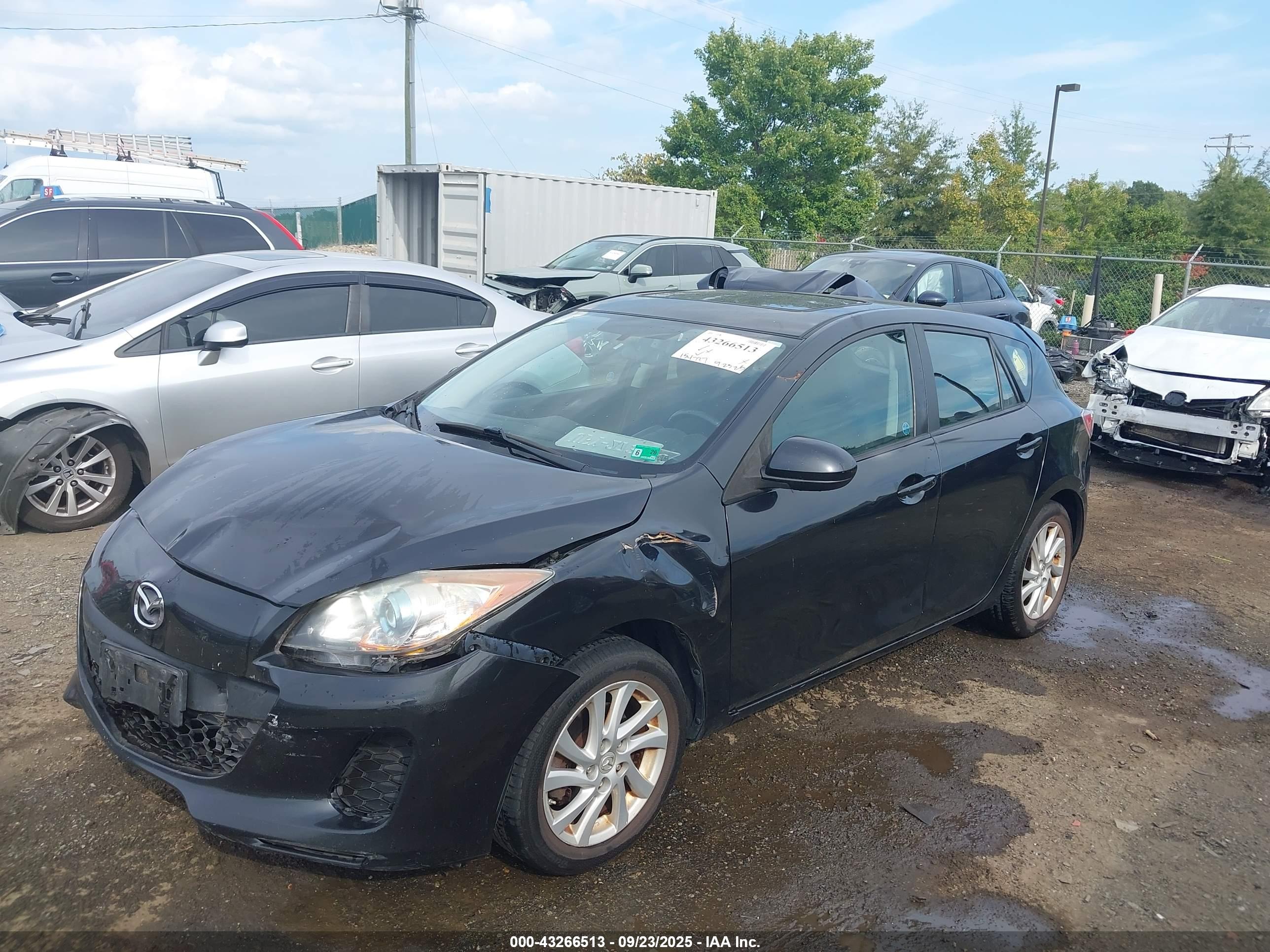 MAZDA MAZDA3 image 2