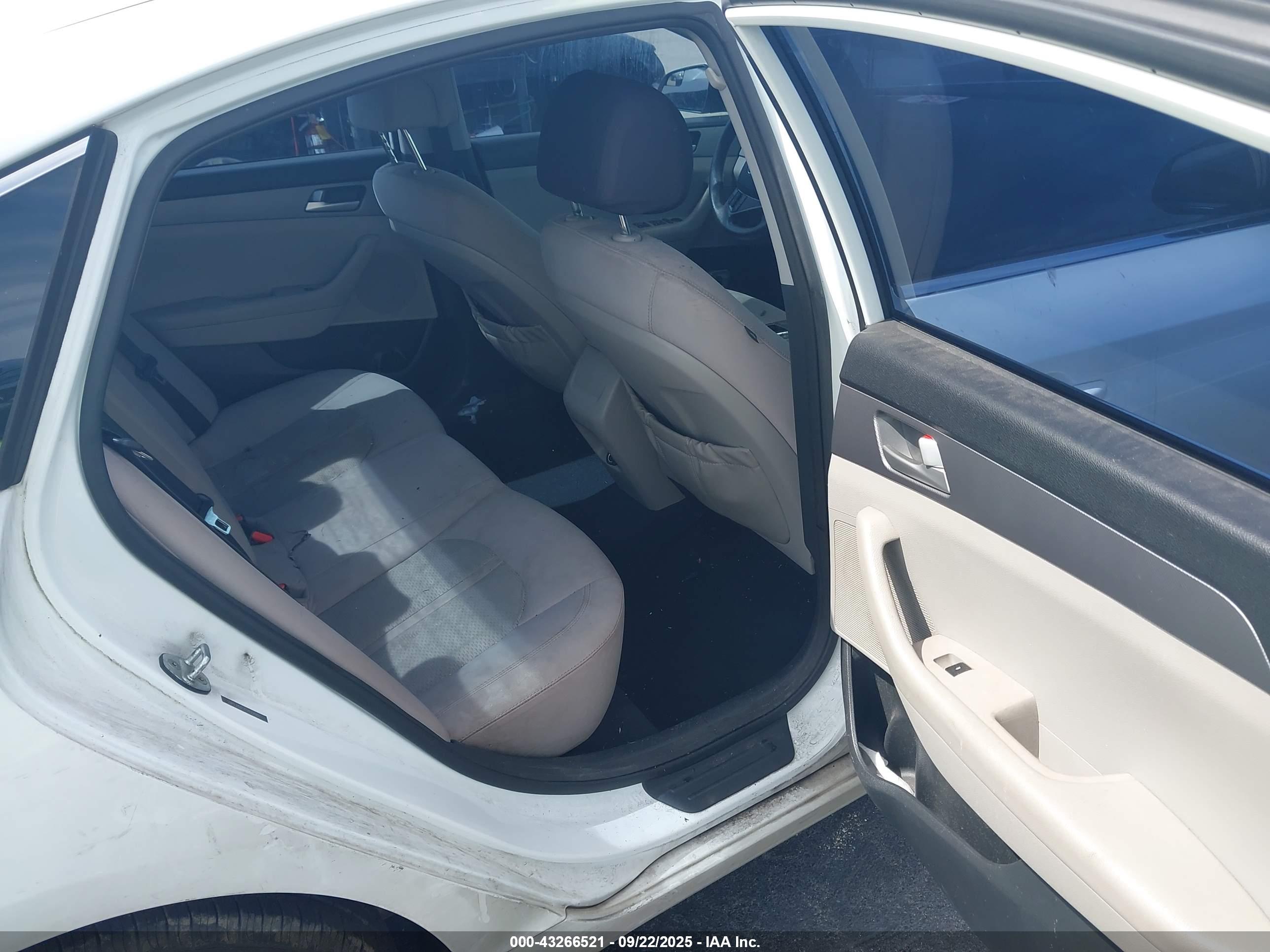 HYUNDAI SONATA image 8
