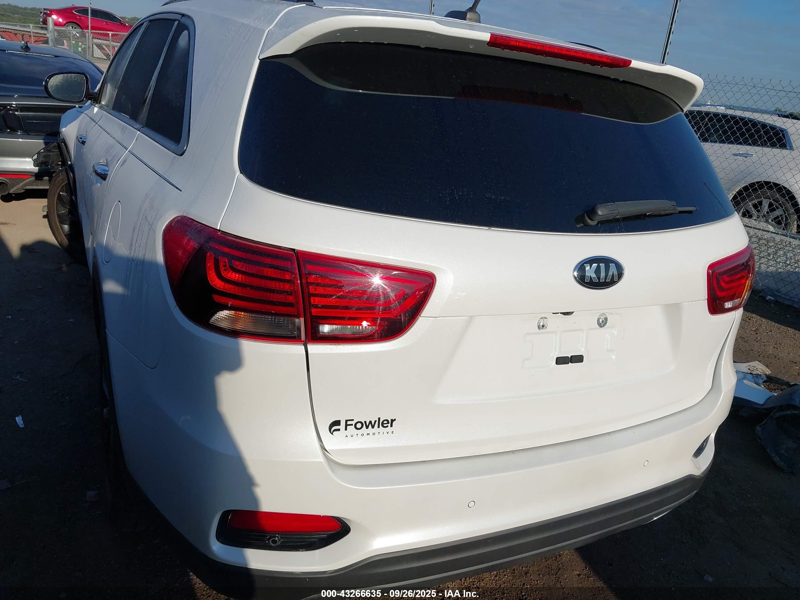 KIA SORENTO image 3