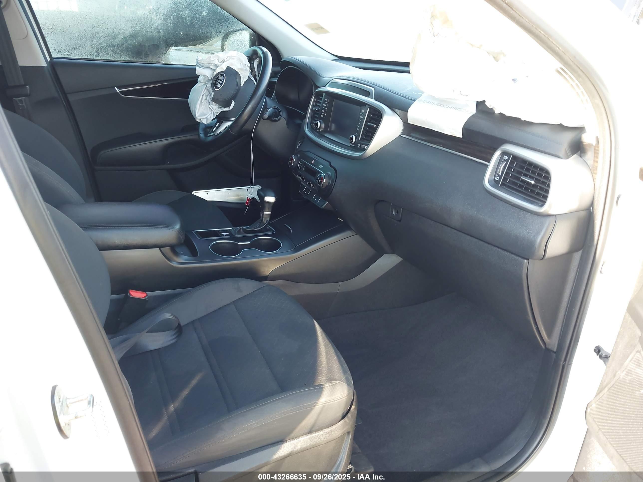 KIA SORENTO image 5