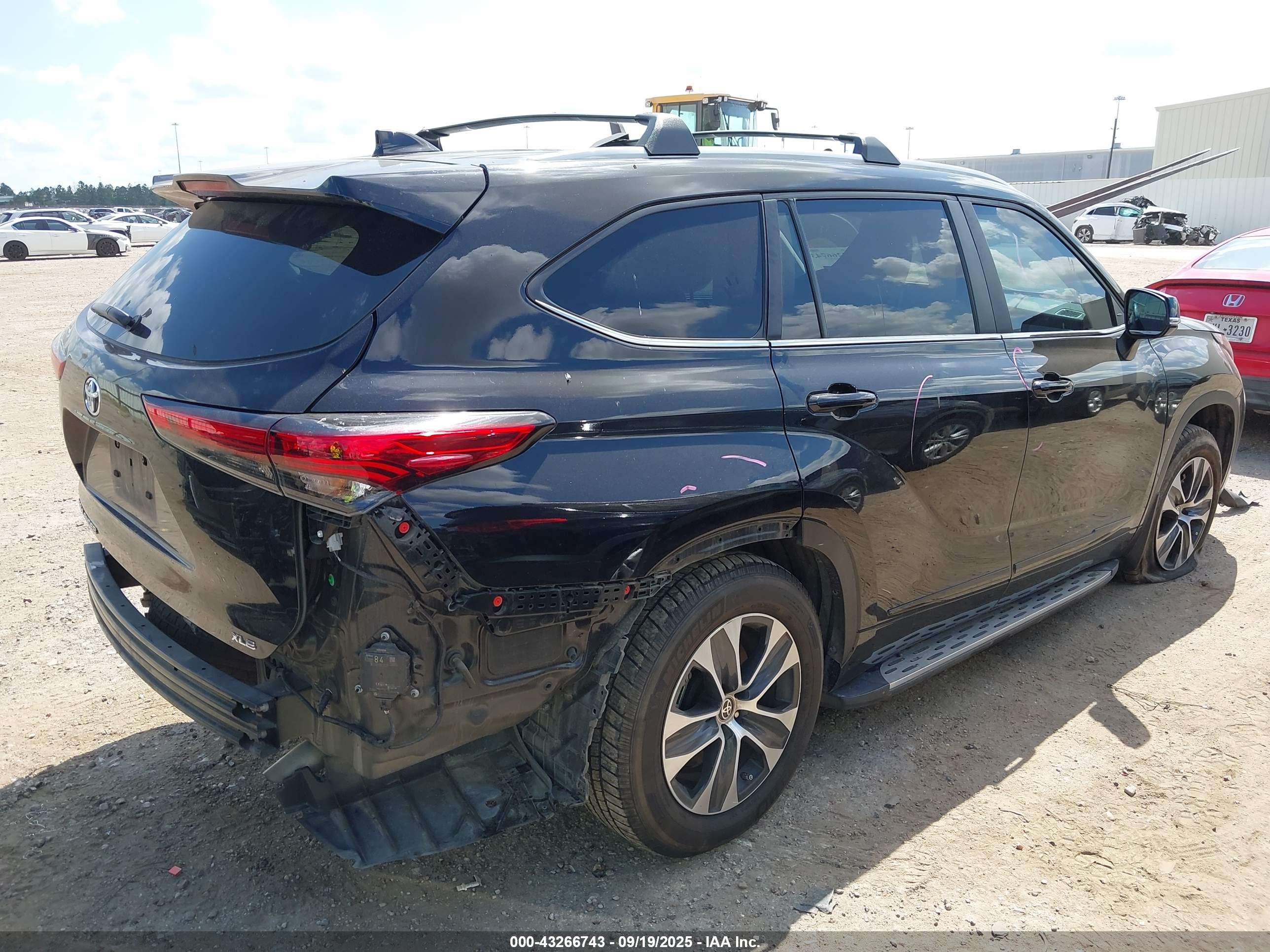 TOYOTA HIGHLANDER image 4