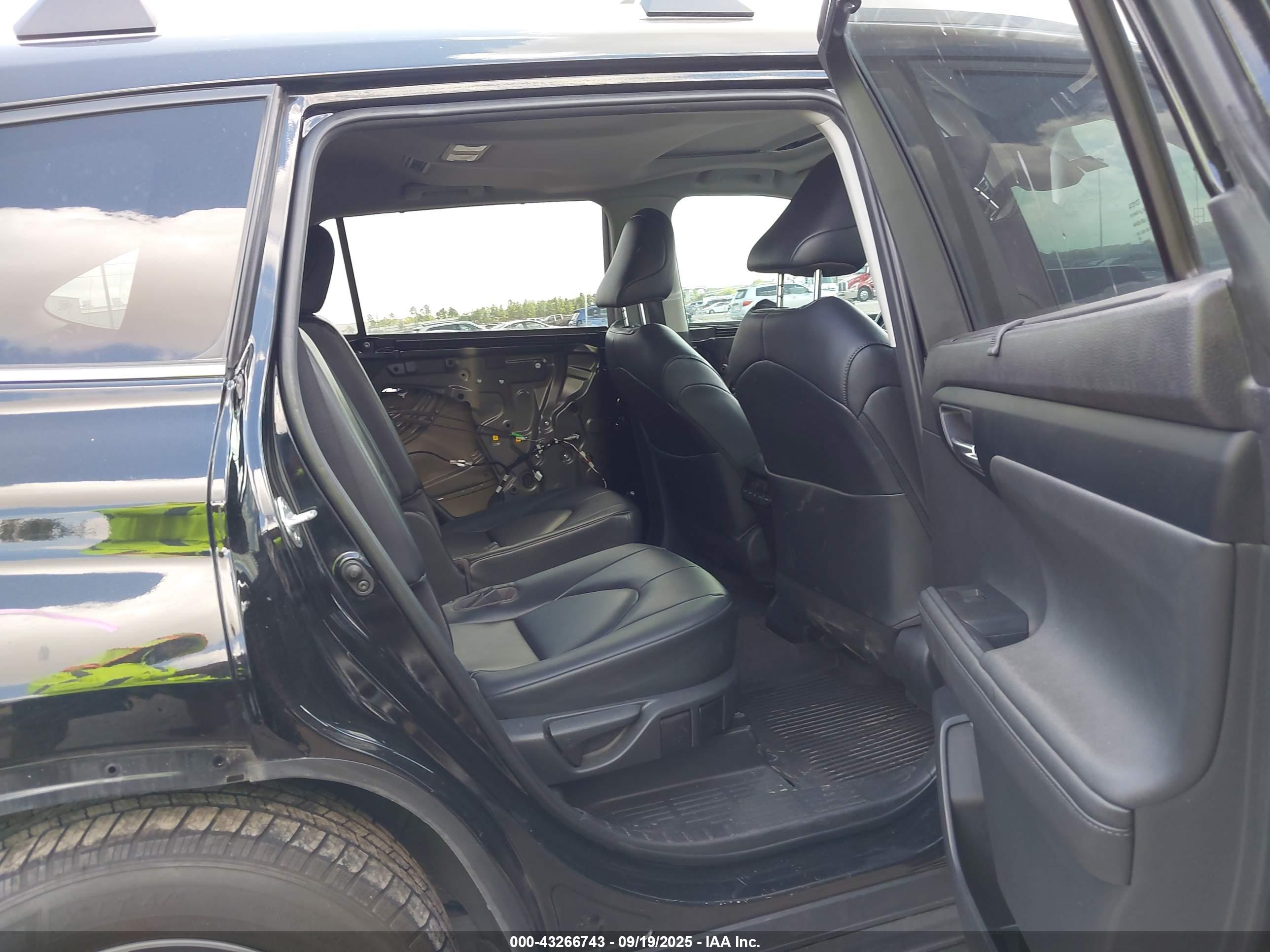 TOYOTA HIGHLANDER image 8