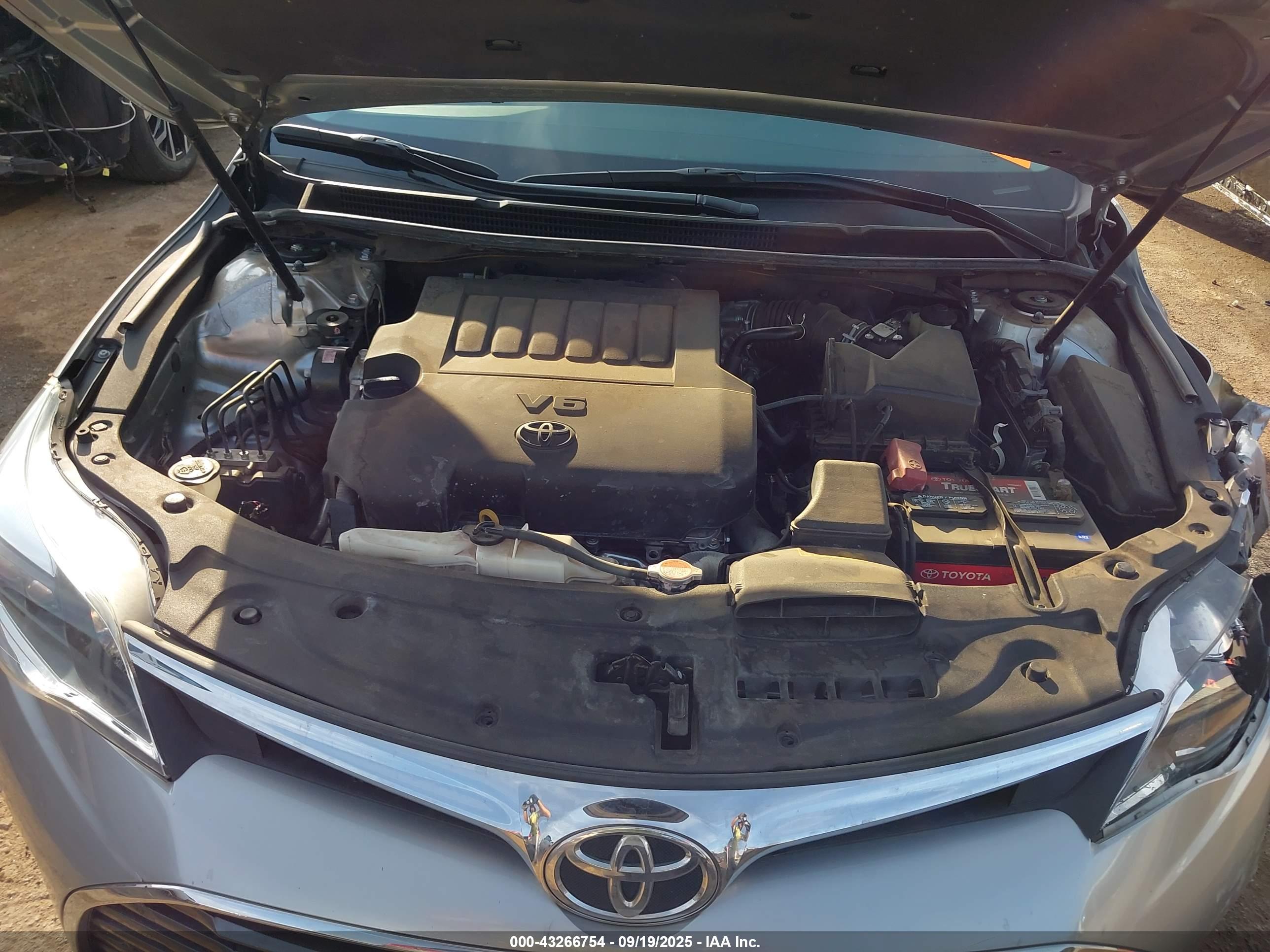 TOYOTA AVALON image 10