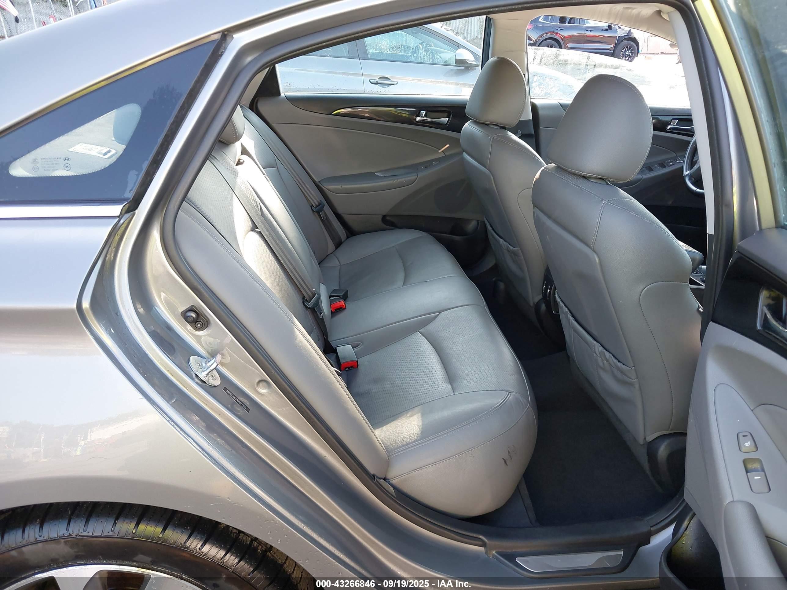 HYUNDAI SONATA image 8